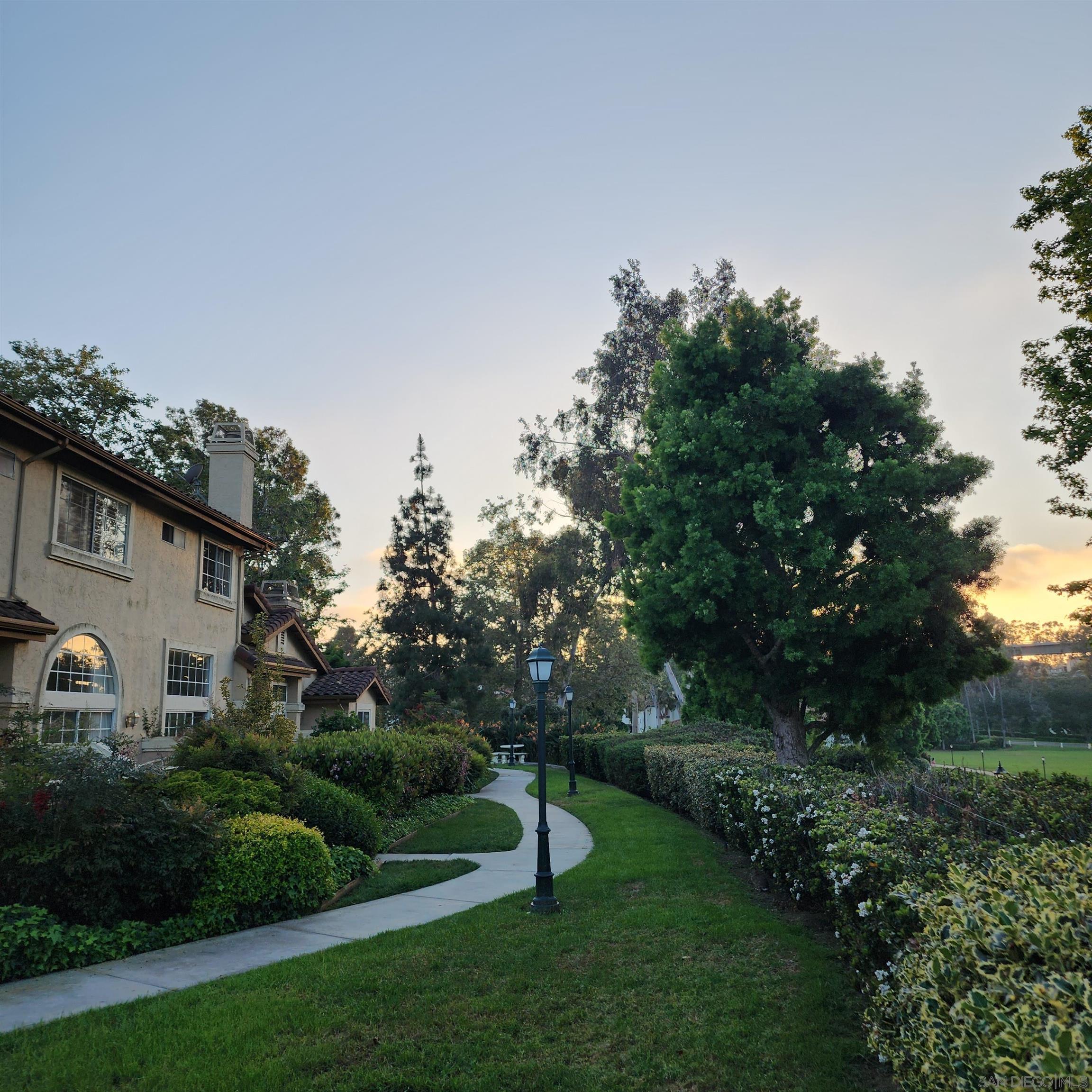 Detail Gallery Image 4 of 25 For 4050  Porte De Palmas  #26,  San Diego,  CA 92122 - 3 Beds | 2/1 Baths