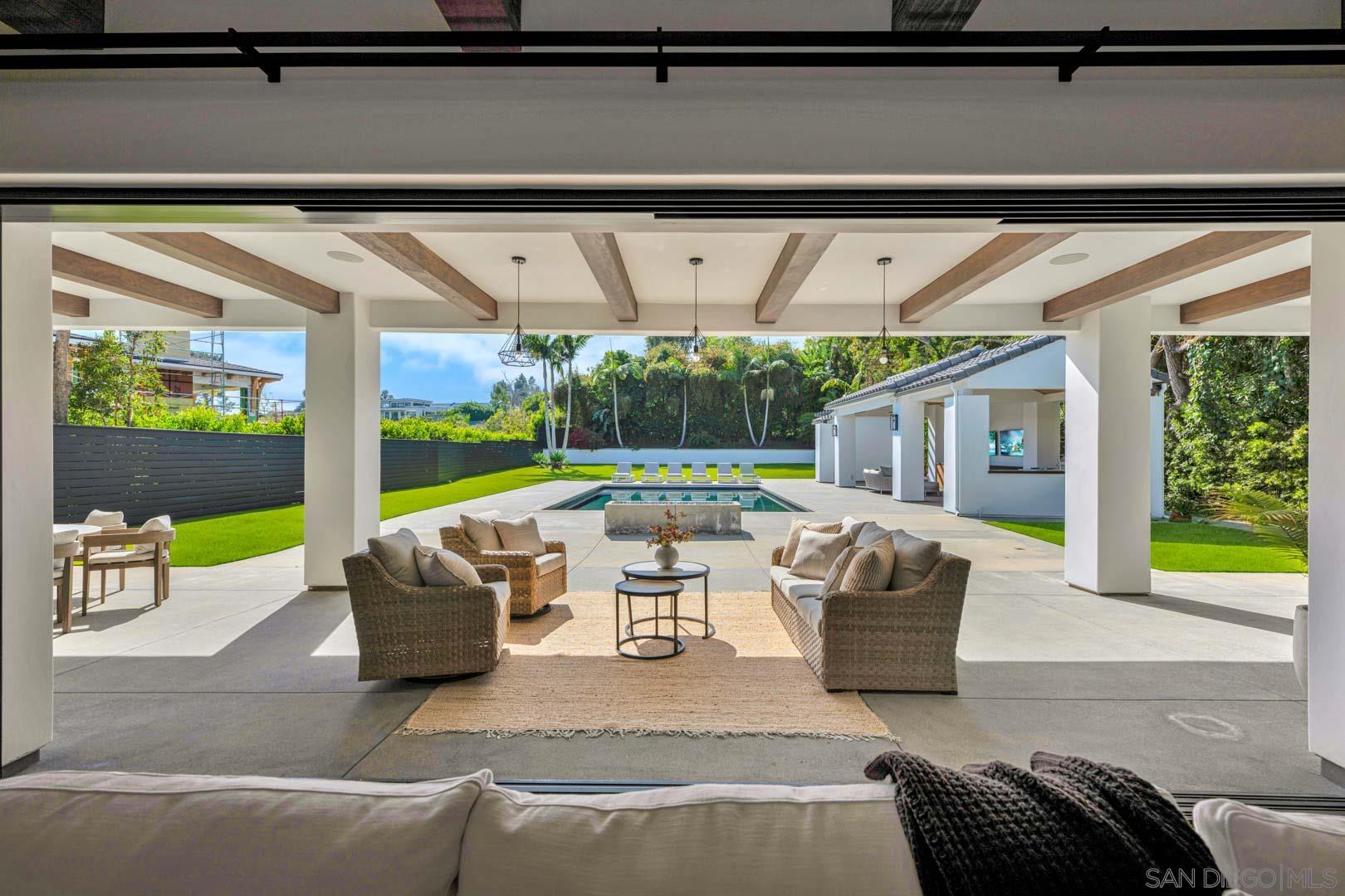 Detail Gallery Image 2 of 39 For 6344  La Pintura Dr, La Jolla,  CA 92037 - 6 Beds | 7/1 Baths