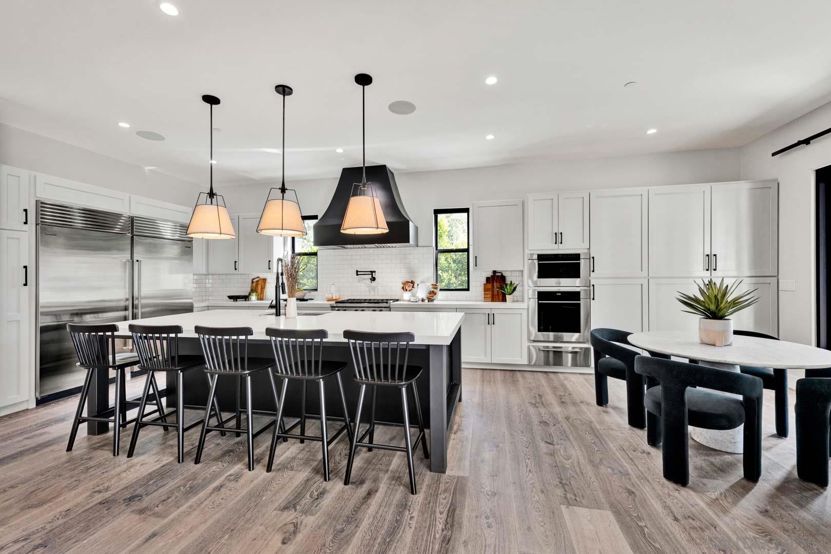 Detail Gallery Image 13 of 39 For 6344  La Pintura Dr, La Jolla,  CA 92037 - 6 Beds | 7/1 Baths