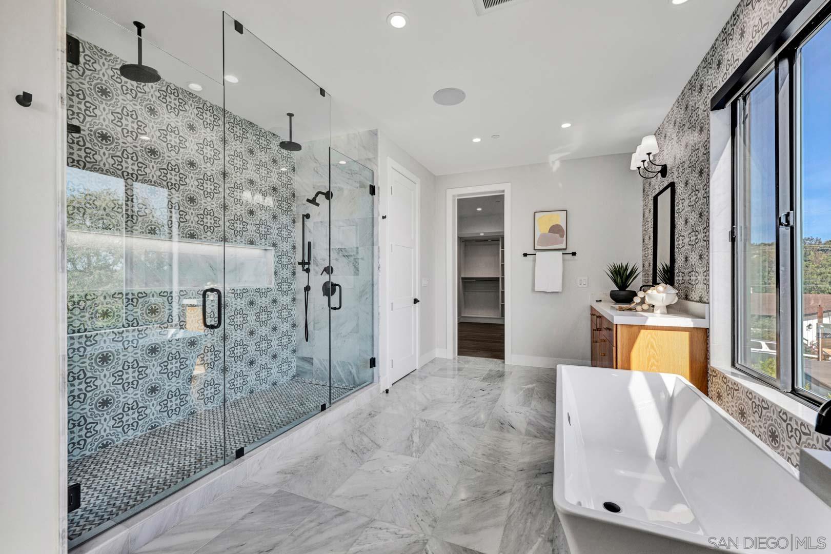 Detail Gallery Image 17 of 39 For 6344  La Pintura Dr, La Jolla,  CA 92037 - 6 Beds | 7/1 Baths