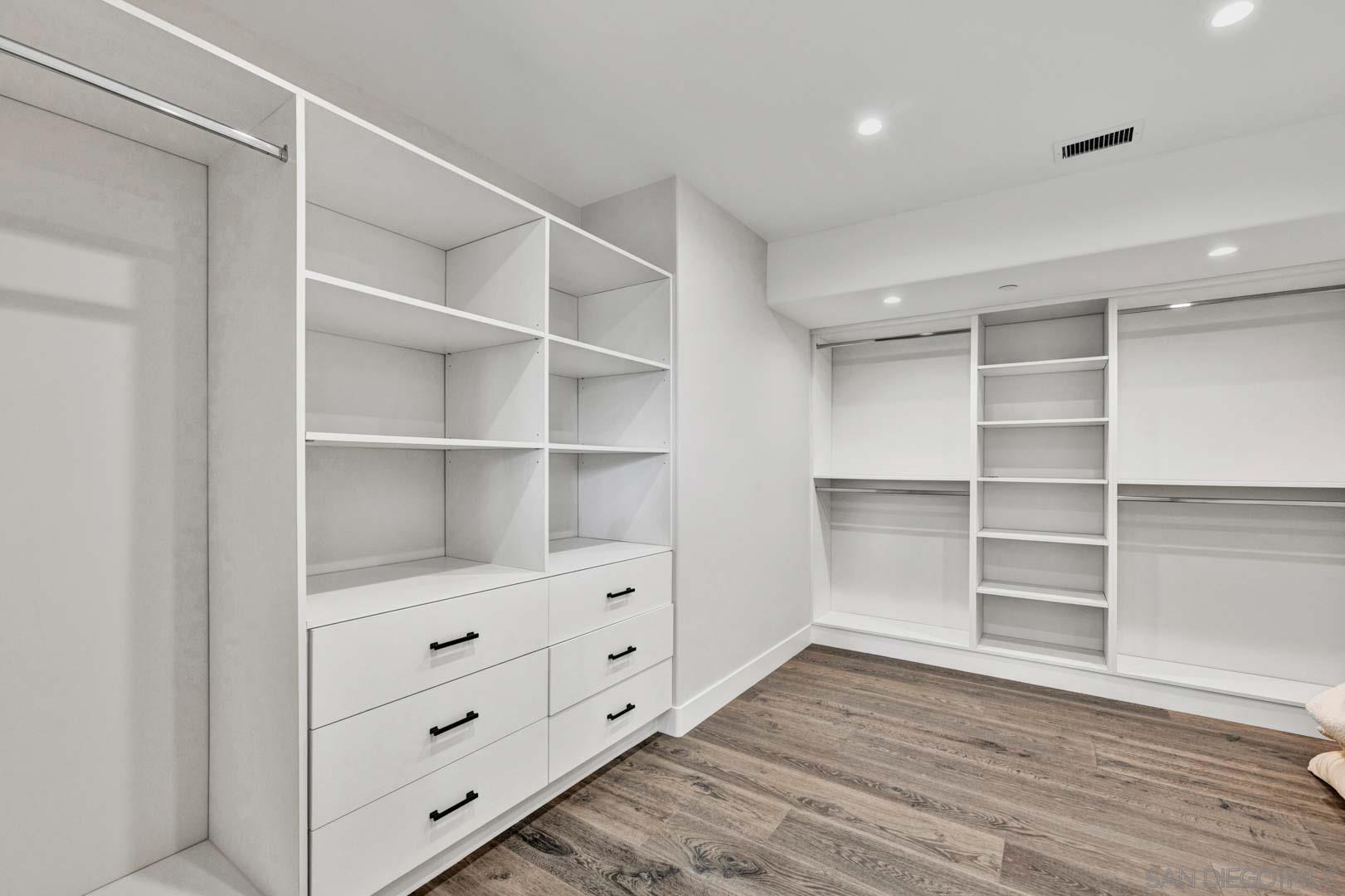 Detail Gallery Image 18 of 39 For 6344  La Pintura Dr, La Jolla,  CA 92037 - 6 Beds | 7/1 Baths