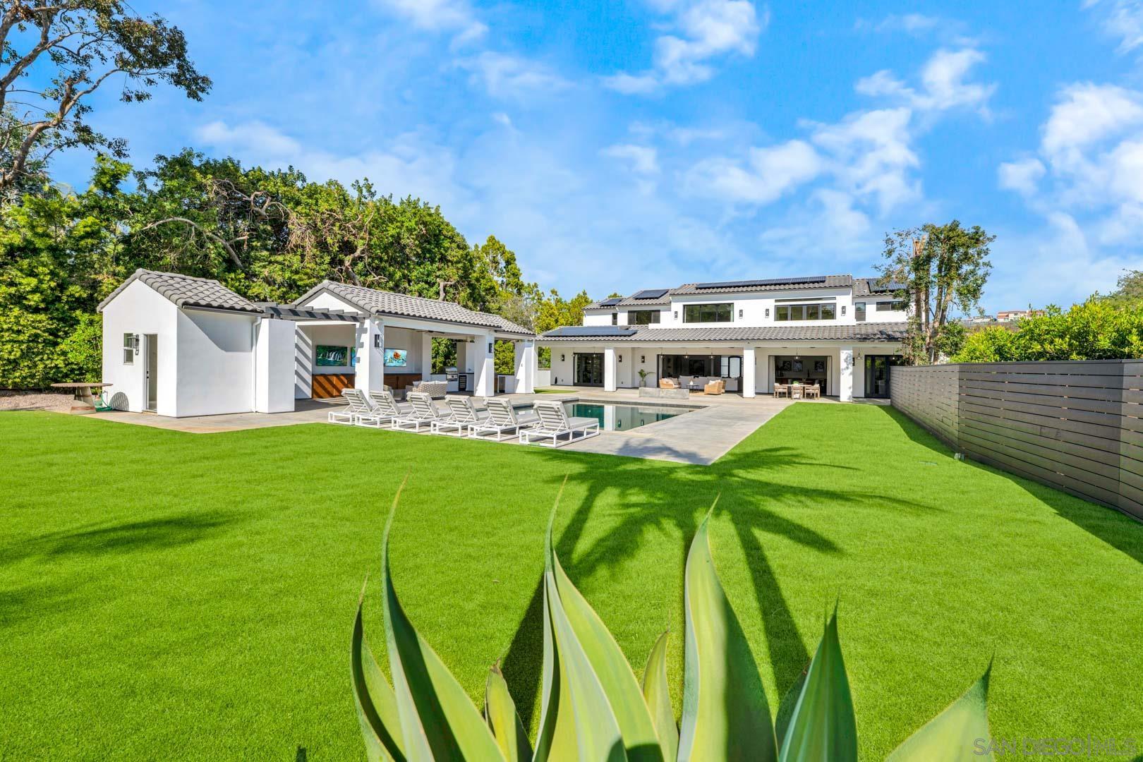 Detail Gallery Image 3 of 39 For 6344  La Pintura Dr, La Jolla,  CA 92037 - 6 Beds | 7/1 Baths