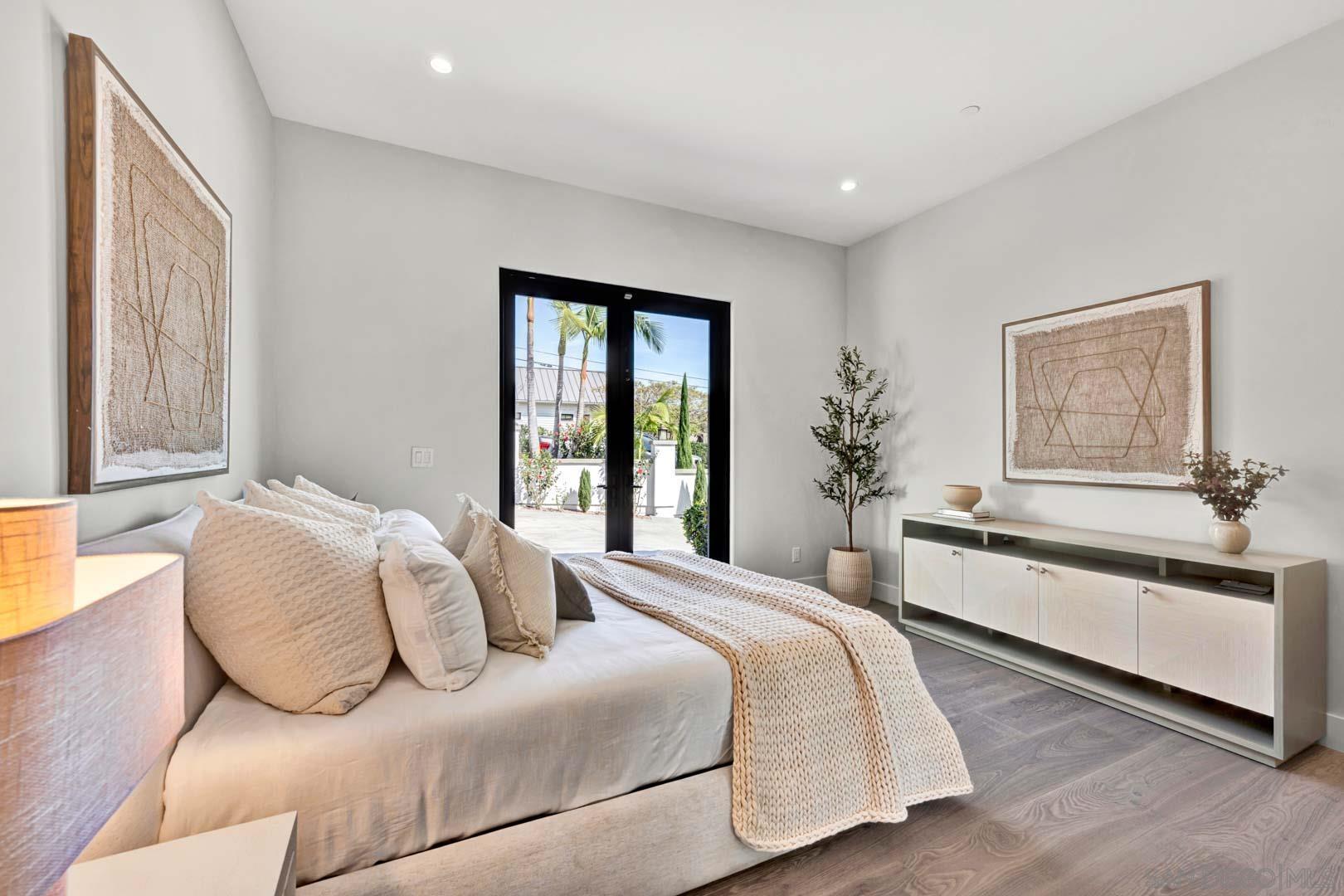 Detail Gallery Image 23 of 39 For 6344  La Pintura Dr, La Jolla,  CA 92037 - 6 Beds | 7/1 Baths