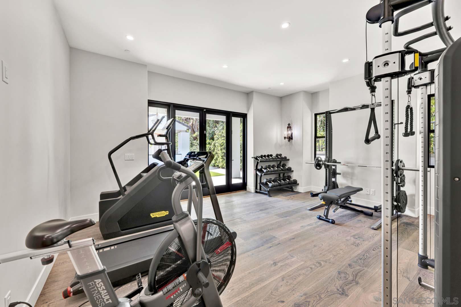 Detail Gallery Image 25 of 39 For 6344  La Pintura Dr, La Jolla,  CA 92037 - 6 Beds | 7/1 Baths