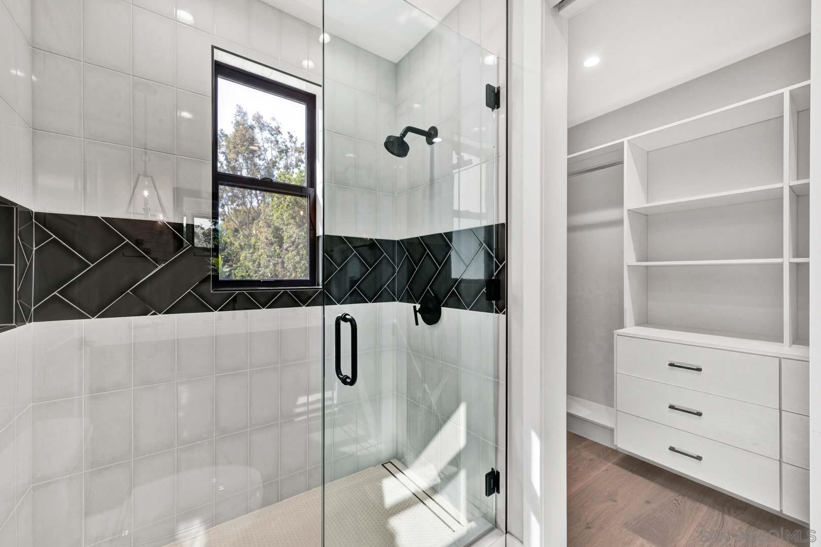 Detail Gallery Image 27 of 39 For 6344  La Pintura Dr, La Jolla,  CA 92037 - 6 Beds | 7/1 Baths