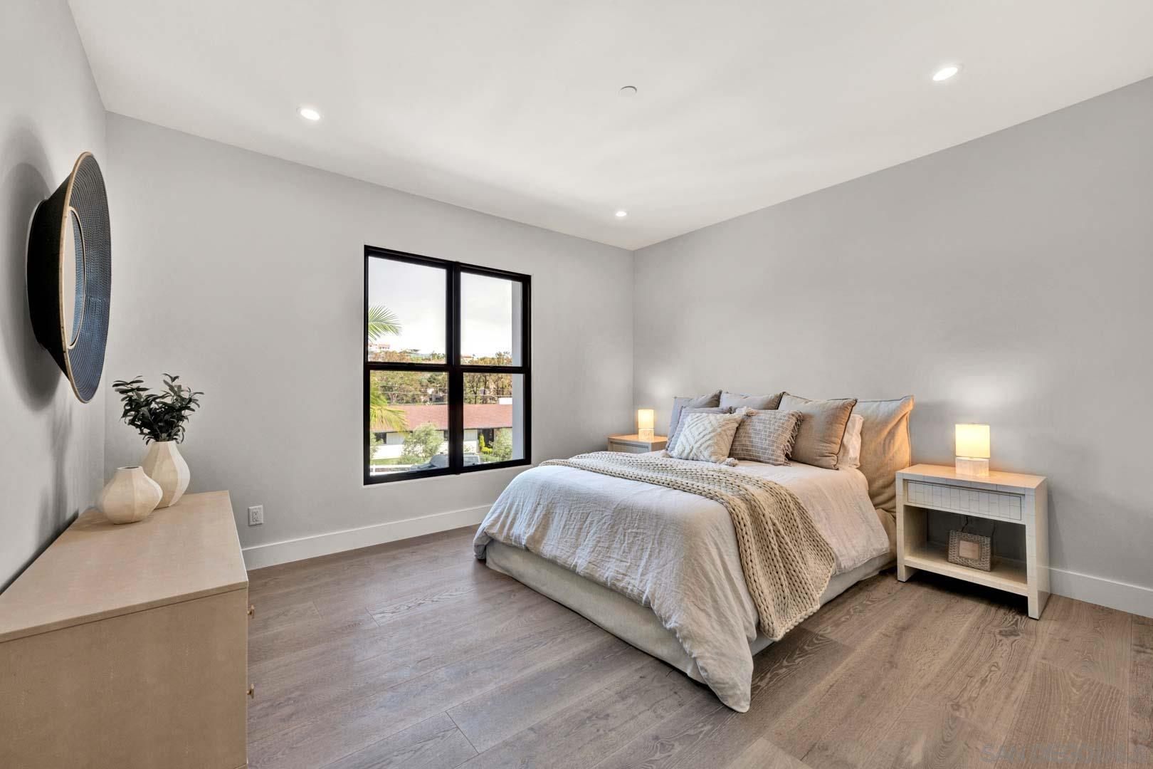 Detail Gallery Image 28 of 39 For 6344  La Pintura Dr, La Jolla,  CA 92037 - 6 Beds | 7/1 Baths