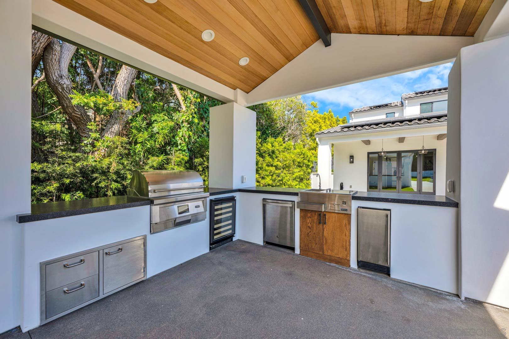 Detail Gallery Image 30 of 39 For 6344  La Pintura Dr, La Jolla,  CA 92037 - 6 Beds | 7/1 Baths