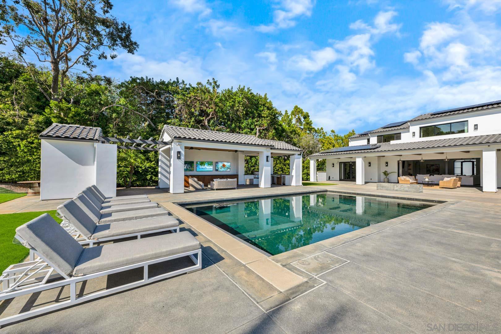 Detail Gallery Image 33 of 39 For 6344  La Pintura Dr, La Jolla,  CA 92037 - 6 Beds | 7/1 Baths