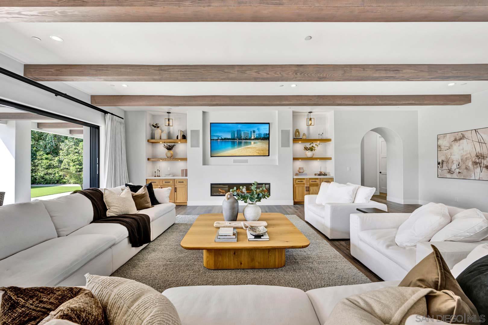 Detail Gallery Image 8 of 39 For 6344  La Pintura Dr, La Jolla,  CA 92037 - 6 Beds | 7/1 Baths