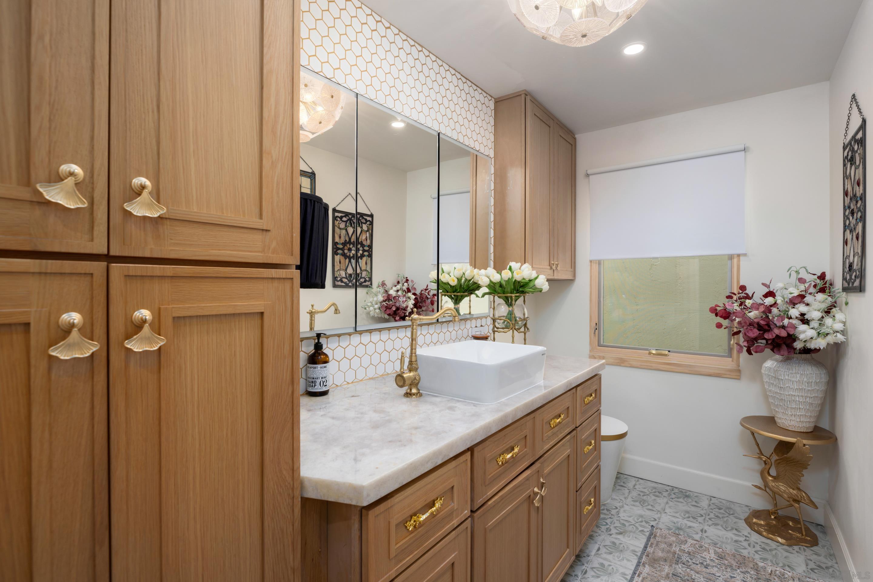 Detail Gallery Image 22 of 32 For 331  Alameda Blvd, Coronado,  CA 92118 - 7 Beds | 3/2 Baths