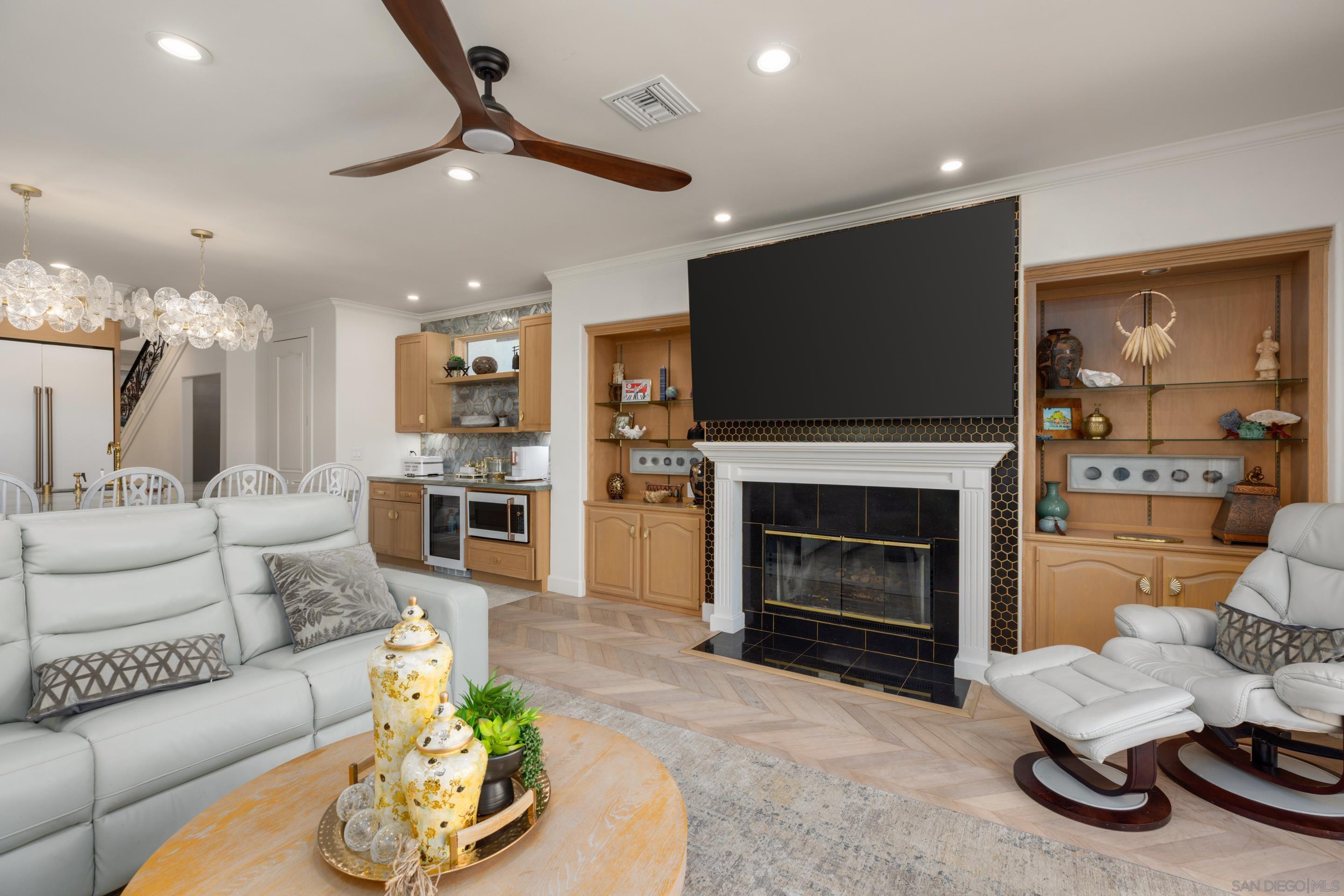 Detail Gallery Image 5 of 32 For 331  Alameda Blvd, Coronado,  CA 92118 - 7 Beds | 3/2 Baths