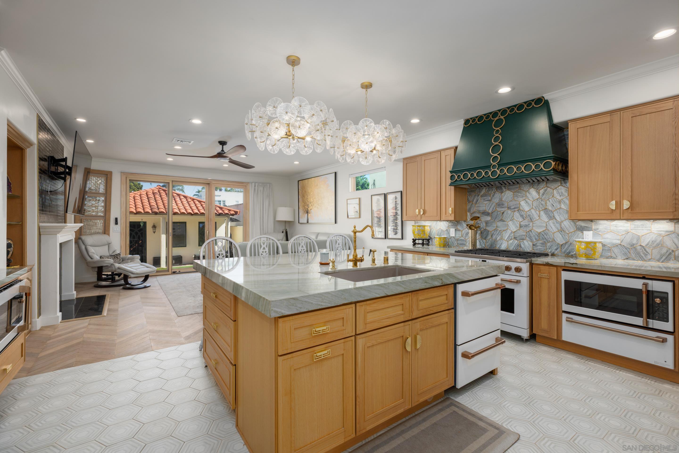 Detail Gallery Image 8 of 32 For 331  Alameda Blvd, Coronado,  CA 92118 - 7 Beds | 3/2 Baths