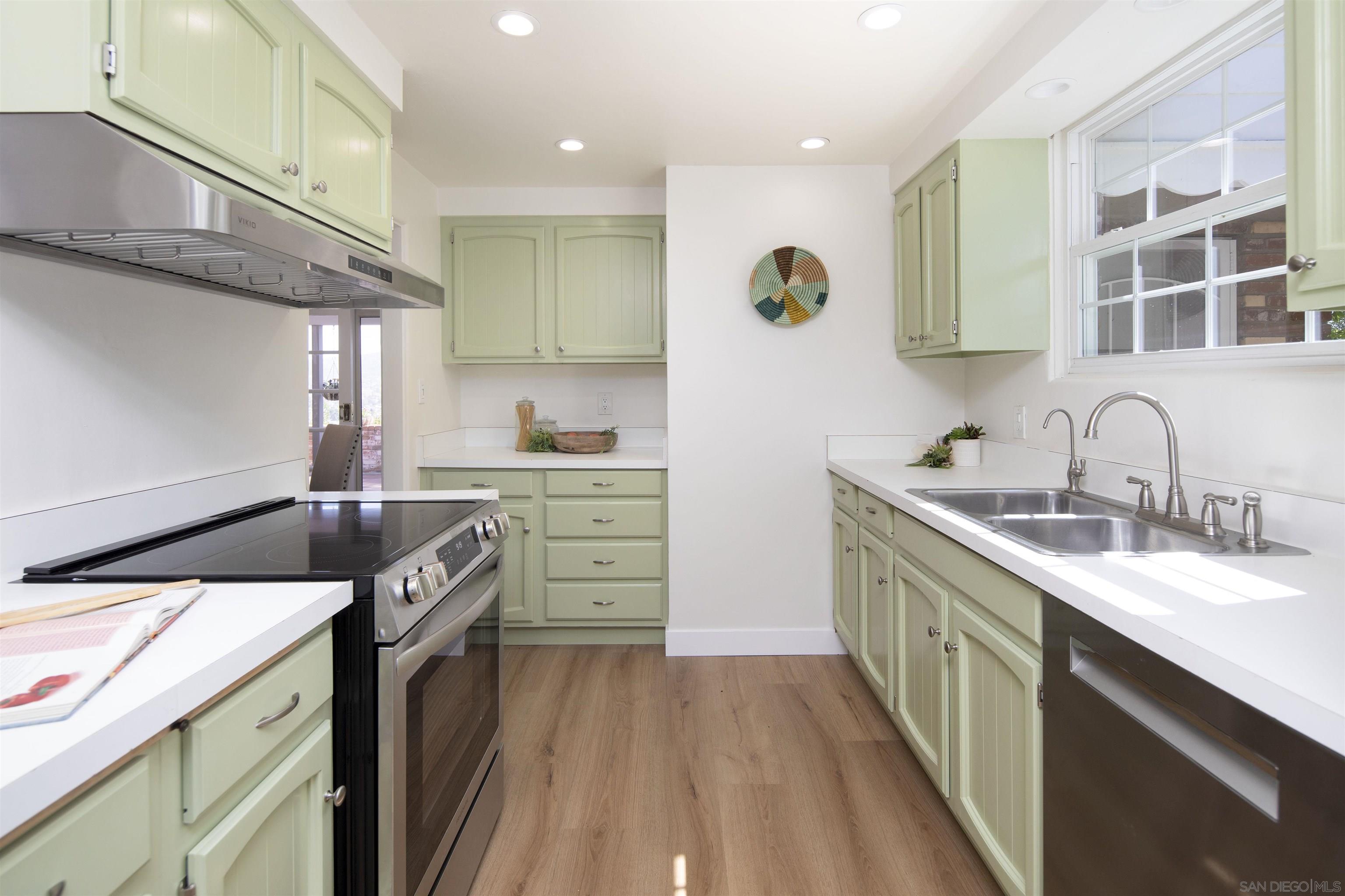 Detail Gallery Image 11 of 75 For 1820  Grove Road, El Cajon,  CA 92020 - 4 Beds | 3 Baths