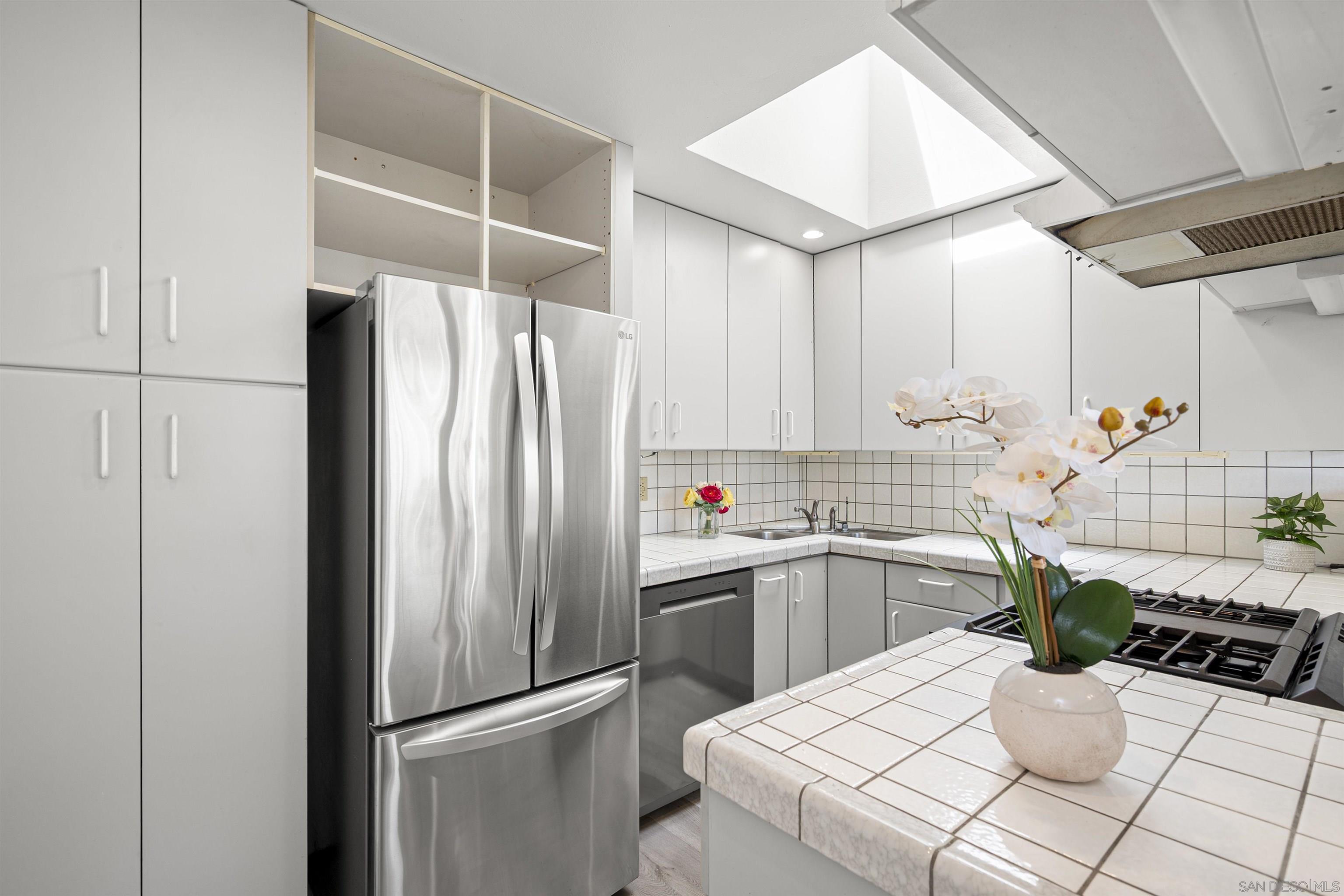 Detail Gallery Image 13 of 35 For 2762  Ridge View Drive, San Diego,  CA 92105 - 2 Beds | 1 Baths