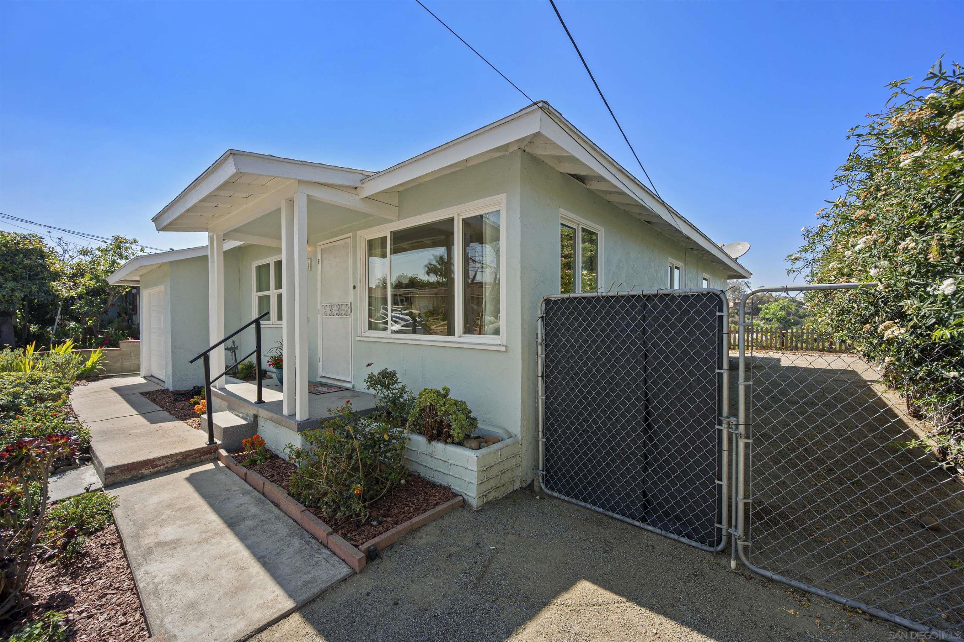 Detail Gallery Image 3 of 35 For 2762  Ridge View Drive, San Diego,  CA 92105 - 2 Beds | 1 Baths