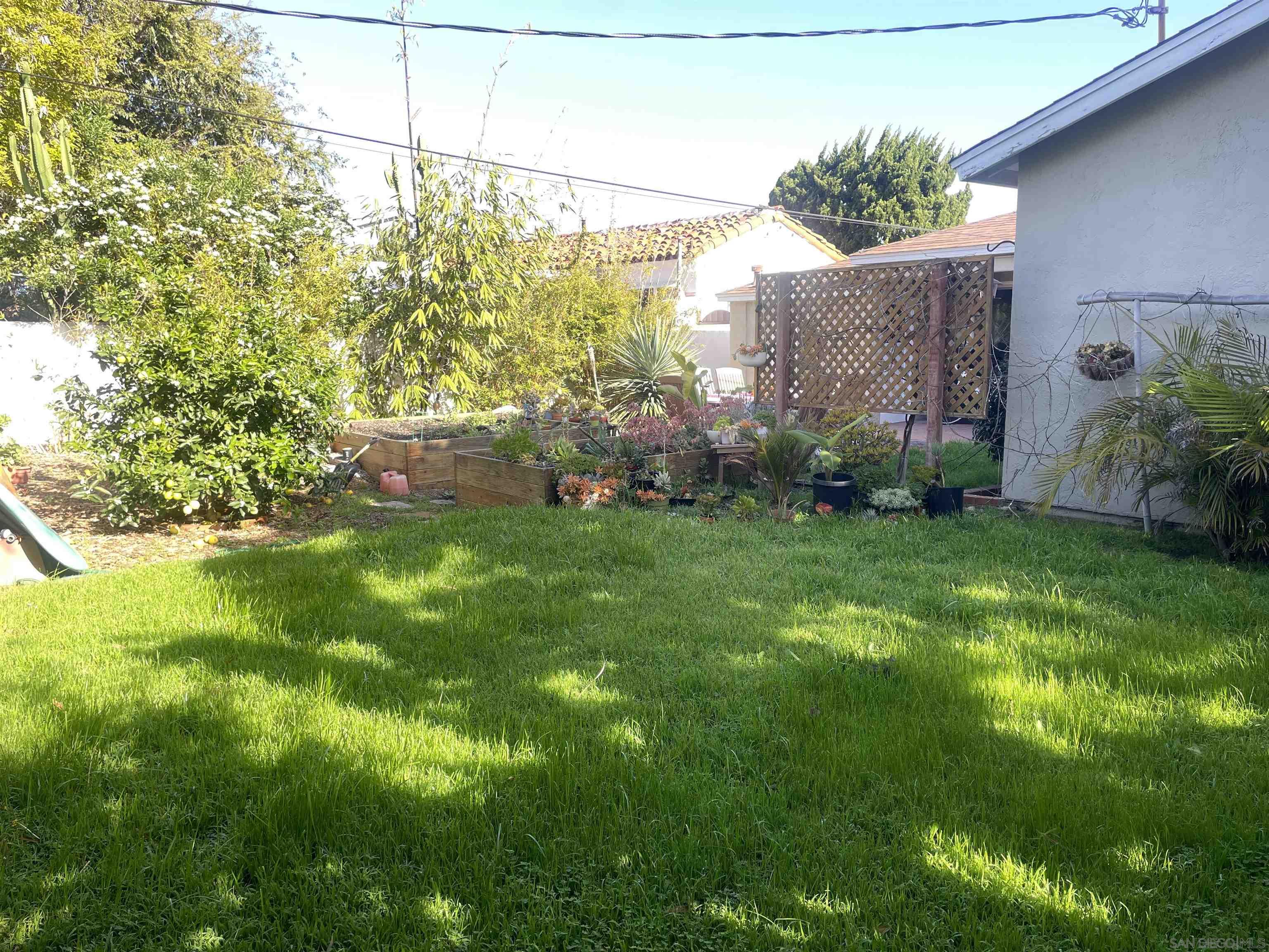 Detail Gallery Image 2 of 12 For 4511  Santa Monica Ave, San Diego,  CA 92107 - 3 Beds | 2 Baths