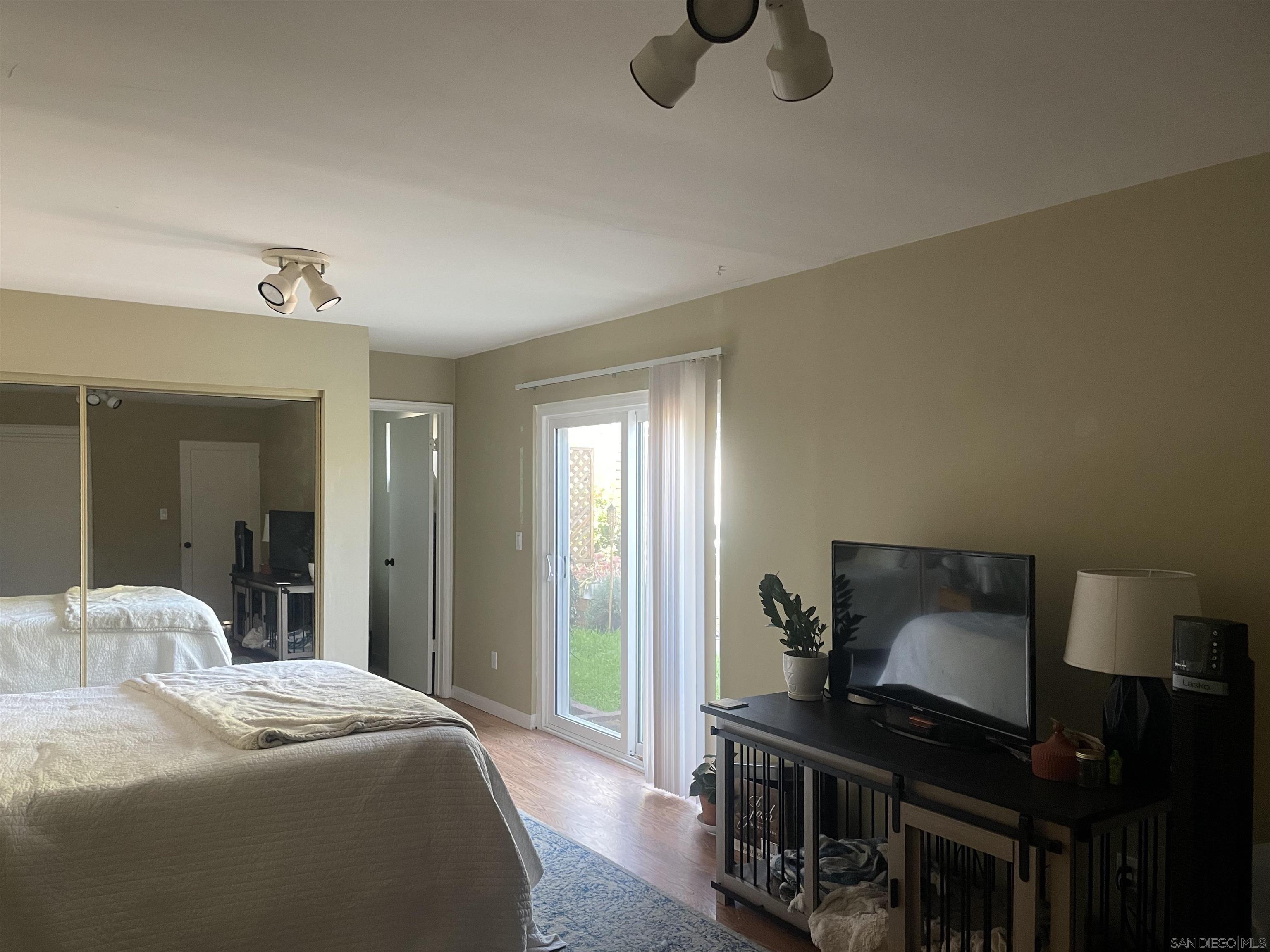 Detail Gallery Image 8 of 12 For 4511  Santa Monica Ave, San Diego,  CA 92107 - 3 Beds | 2 Baths