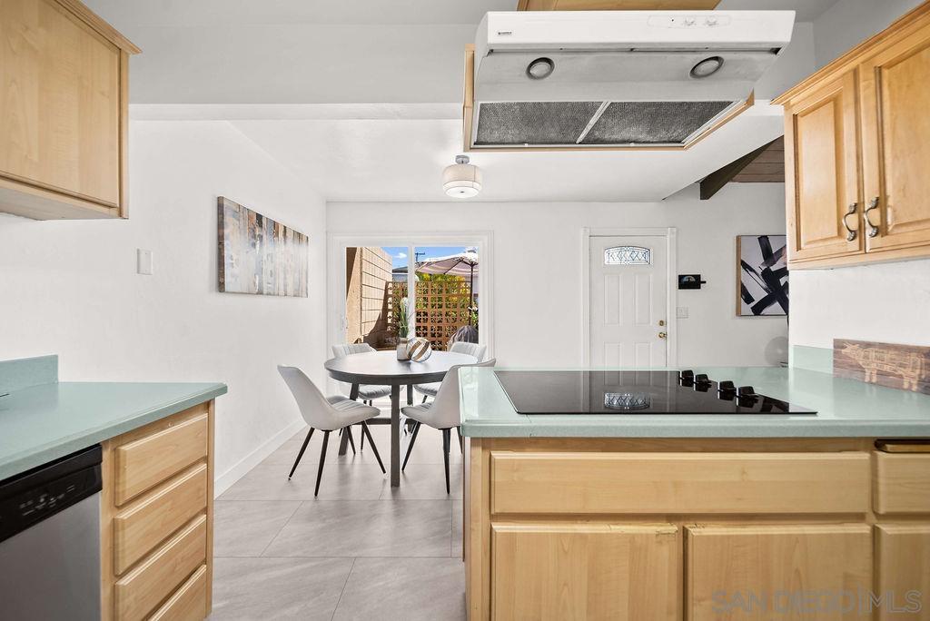 Detail Gallery Image 9 of 29 For 1250 E Madison Ave   #C,  El Cajon,  CA 92021 - 2 Beds | 2 Baths