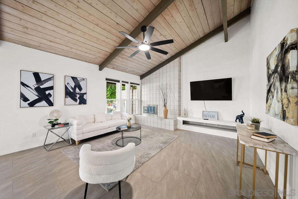 Detail Gallery Image 3 of 29 For 1250 E Madison Ave   #C,  El Cajon,  CA 92021 - 2 Beds | 2 Baths