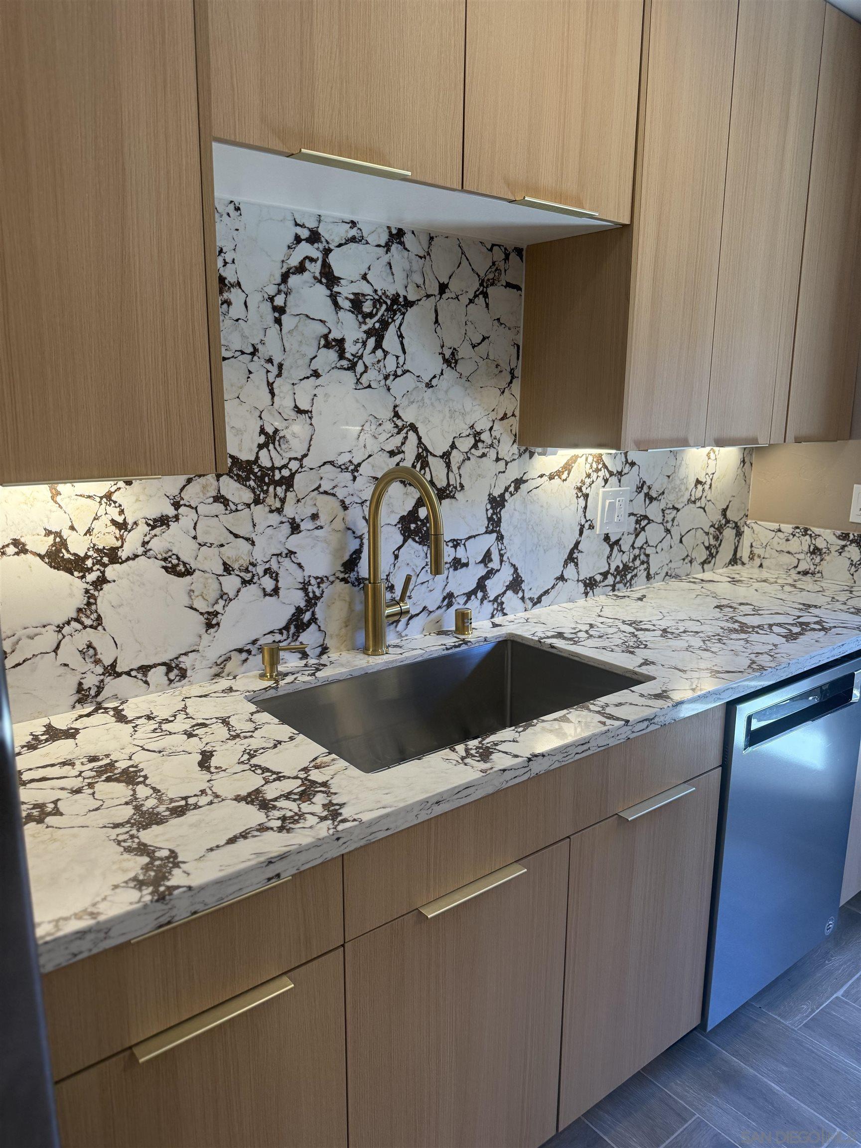 Detail Gallery Image 11 of 36 For 519  Camelot Dr, Oceanside,  CA 92054 - – Beds | – Baths