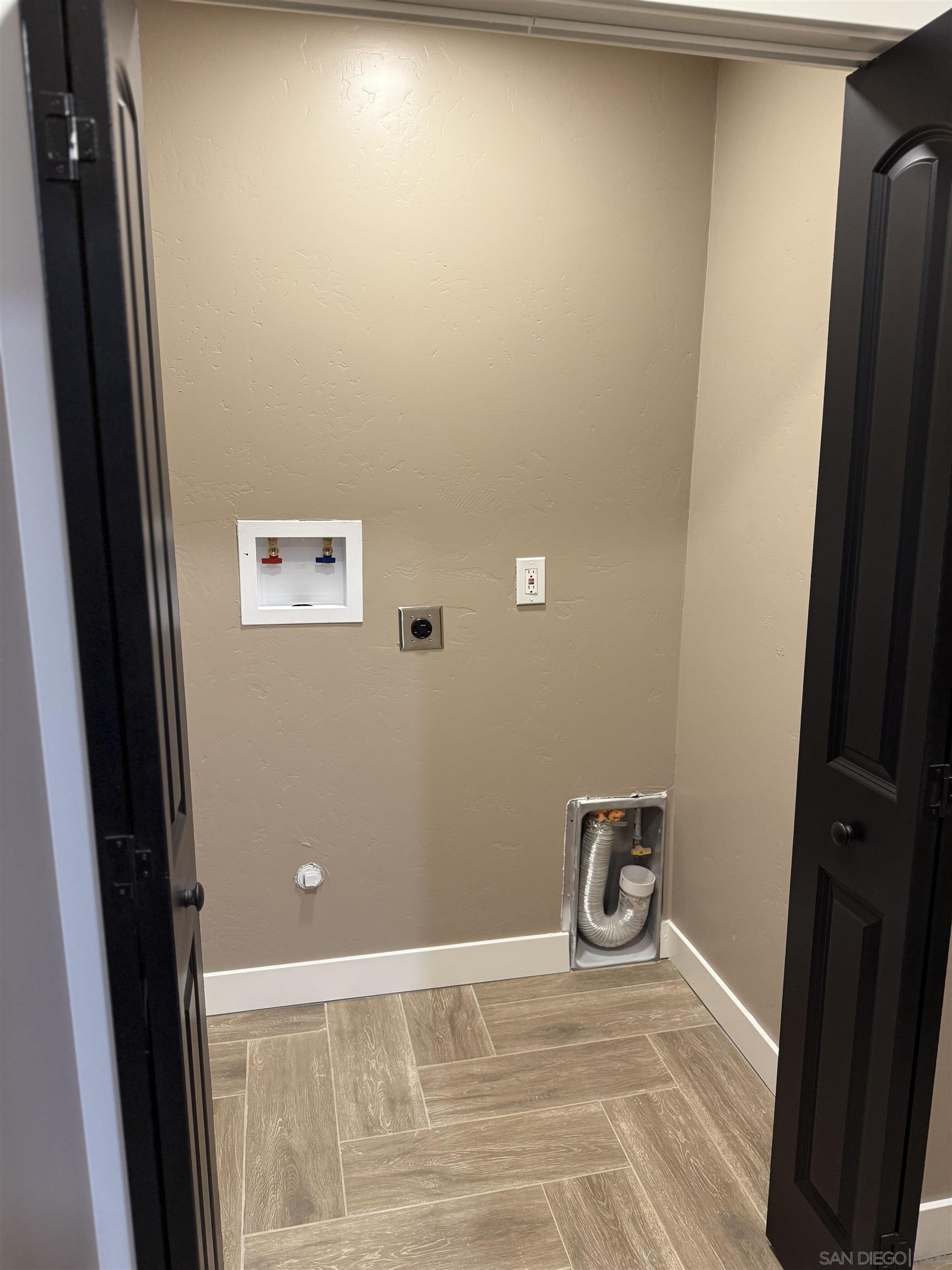 Detail Gallery Image 14 of 36 For 519  Camelot Dr, Oceanside,  CA 92054 - – Beds | – Baths