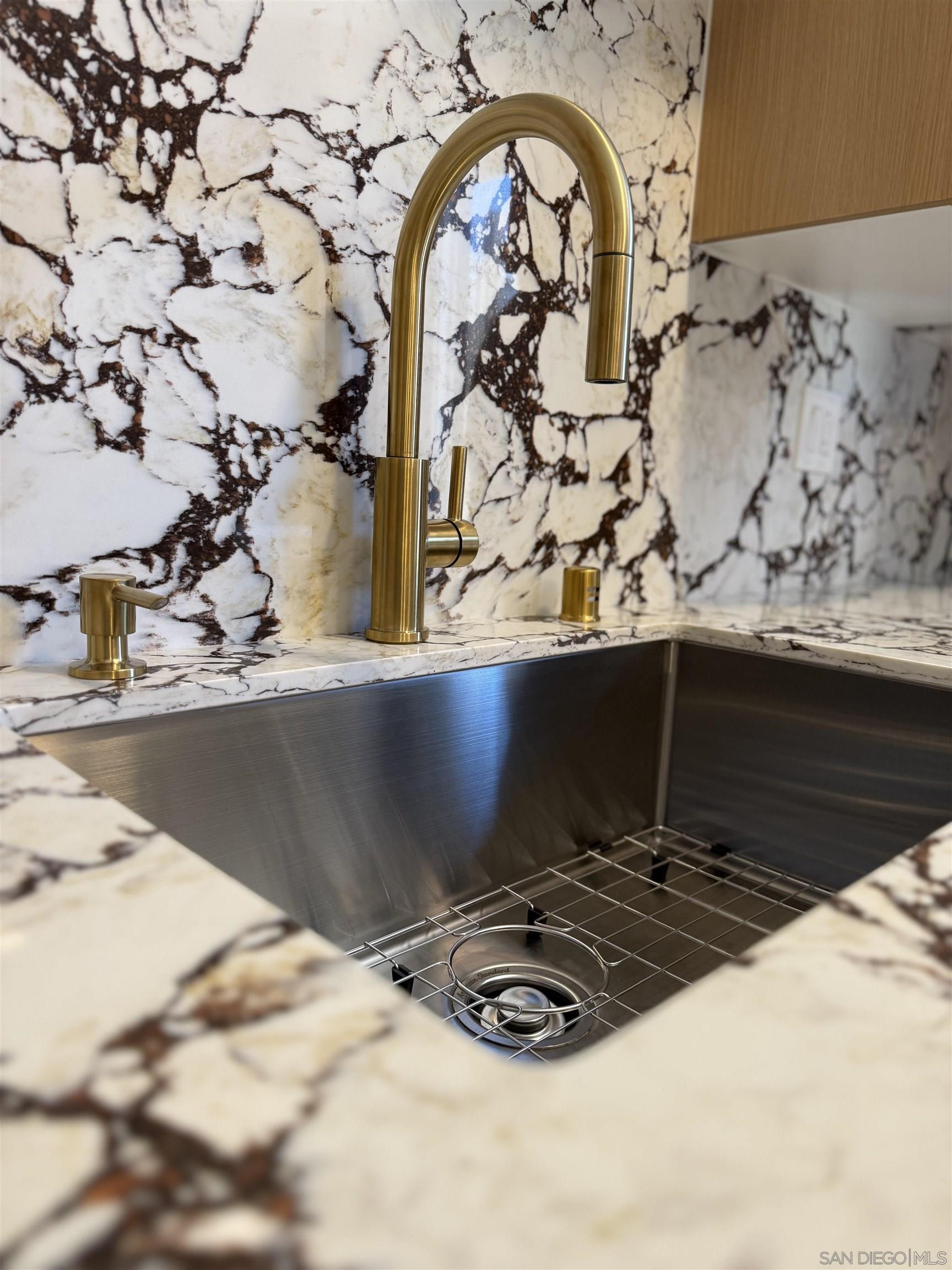 Detail Gallery Image 15 of 36 For 519  Camelot Dr, Oceanside,  CA 92054 - – Beds | – Baths