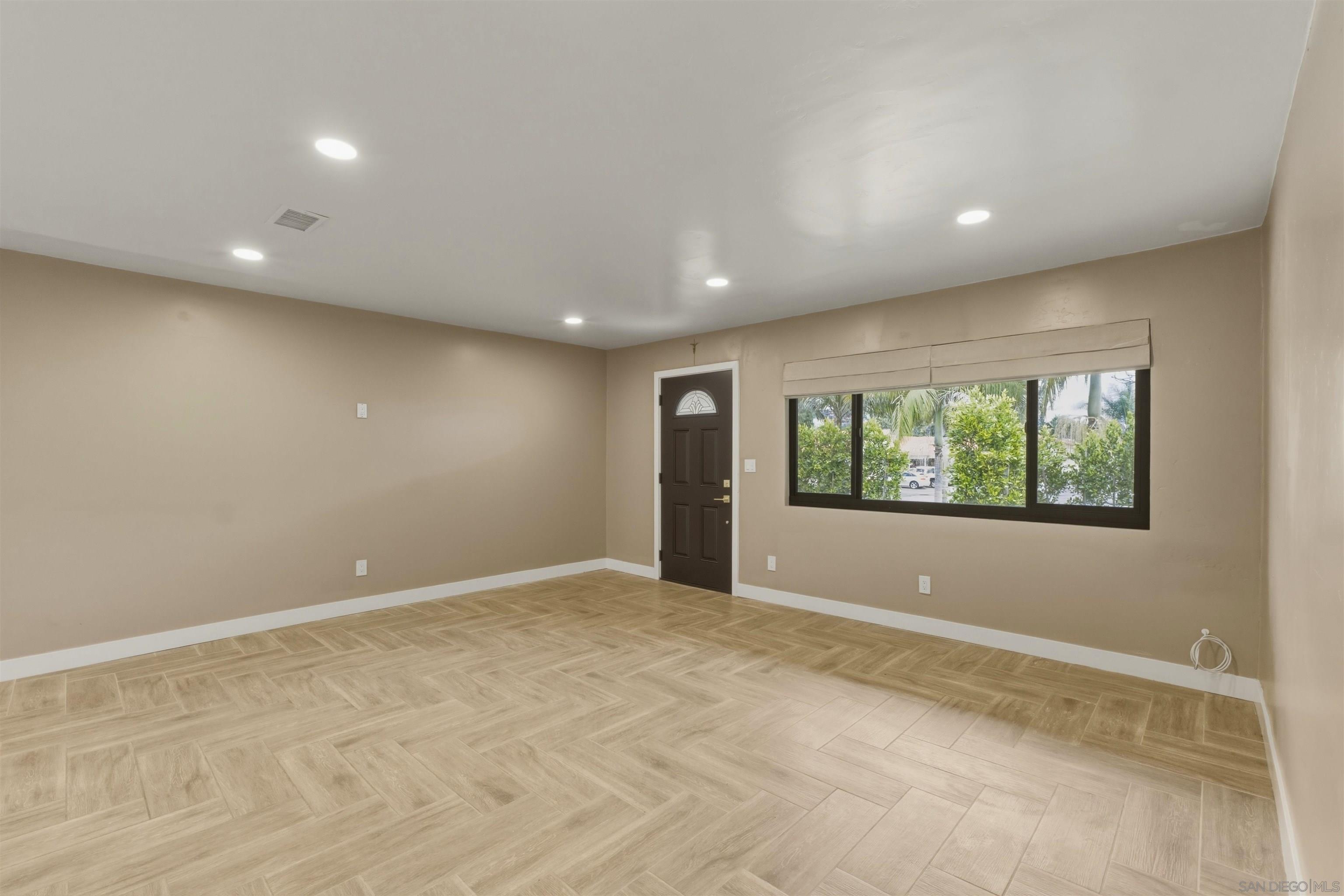 Detail Gallery Image 23 of 36 For 519  Camelot Dr, Oceanside,  CA 92054 - – Beds | – Baths