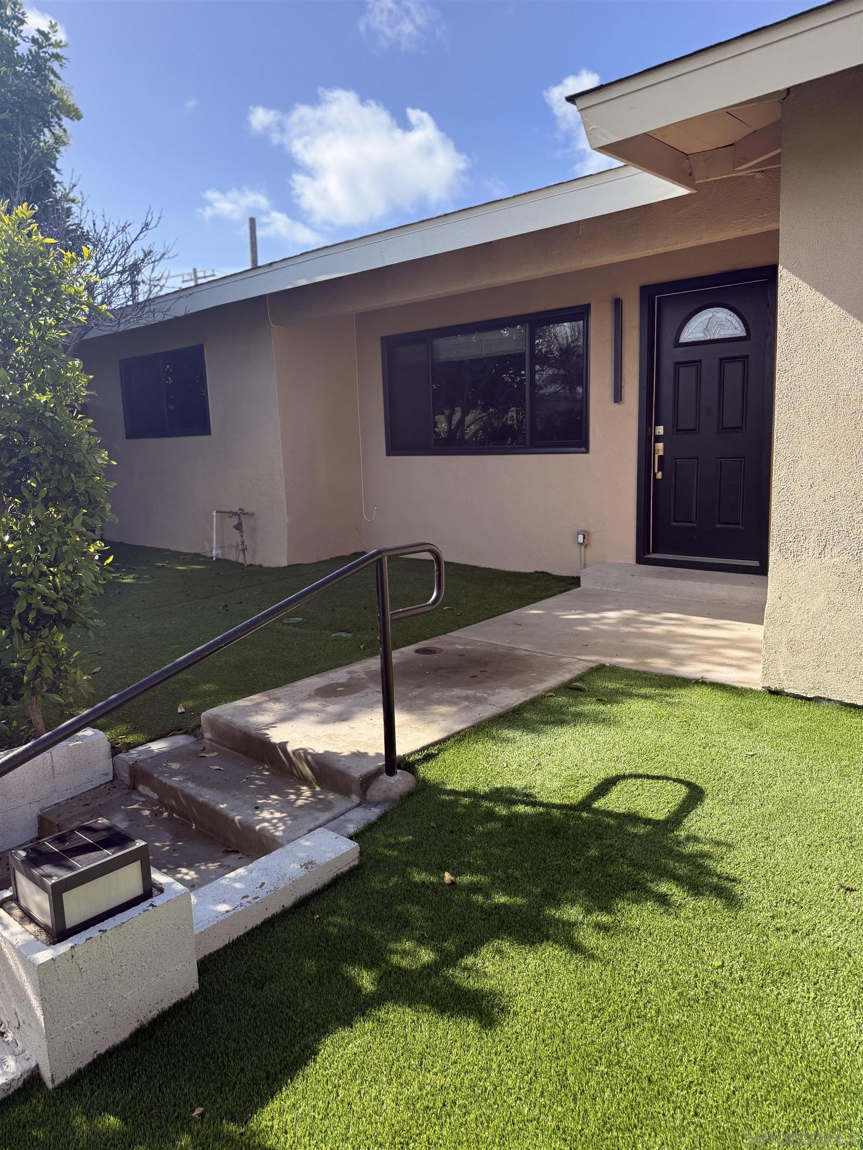 Detail Gallery Image 4 of 36 For 519  Camelot Dr, Oceanside,  CA 92054 - – Beds | – Baths