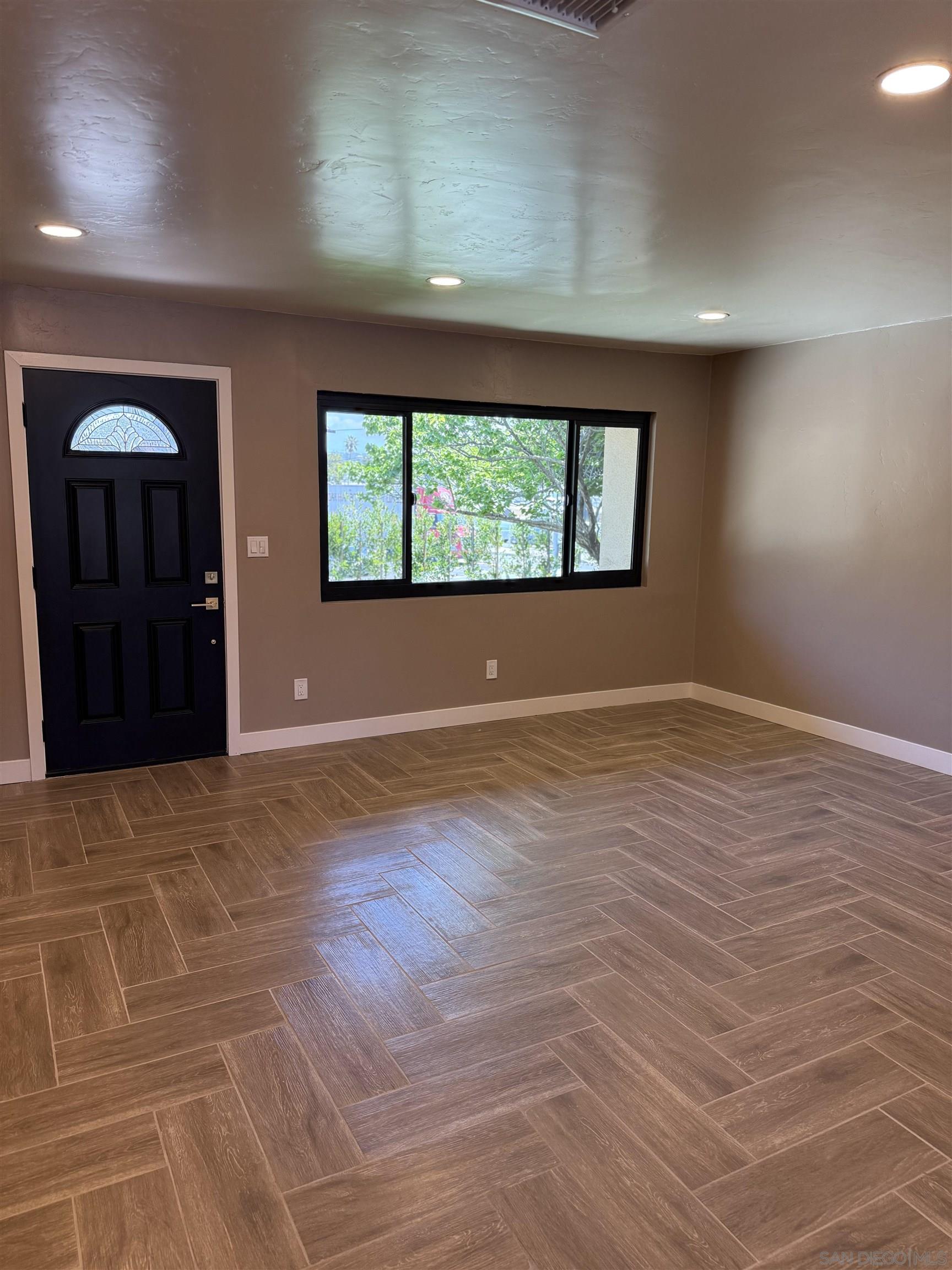 Detail Gallery Image 5 of 36 For 519  Camelot Dr, Oceanside,  CA 92054 - – Beds | – Baths