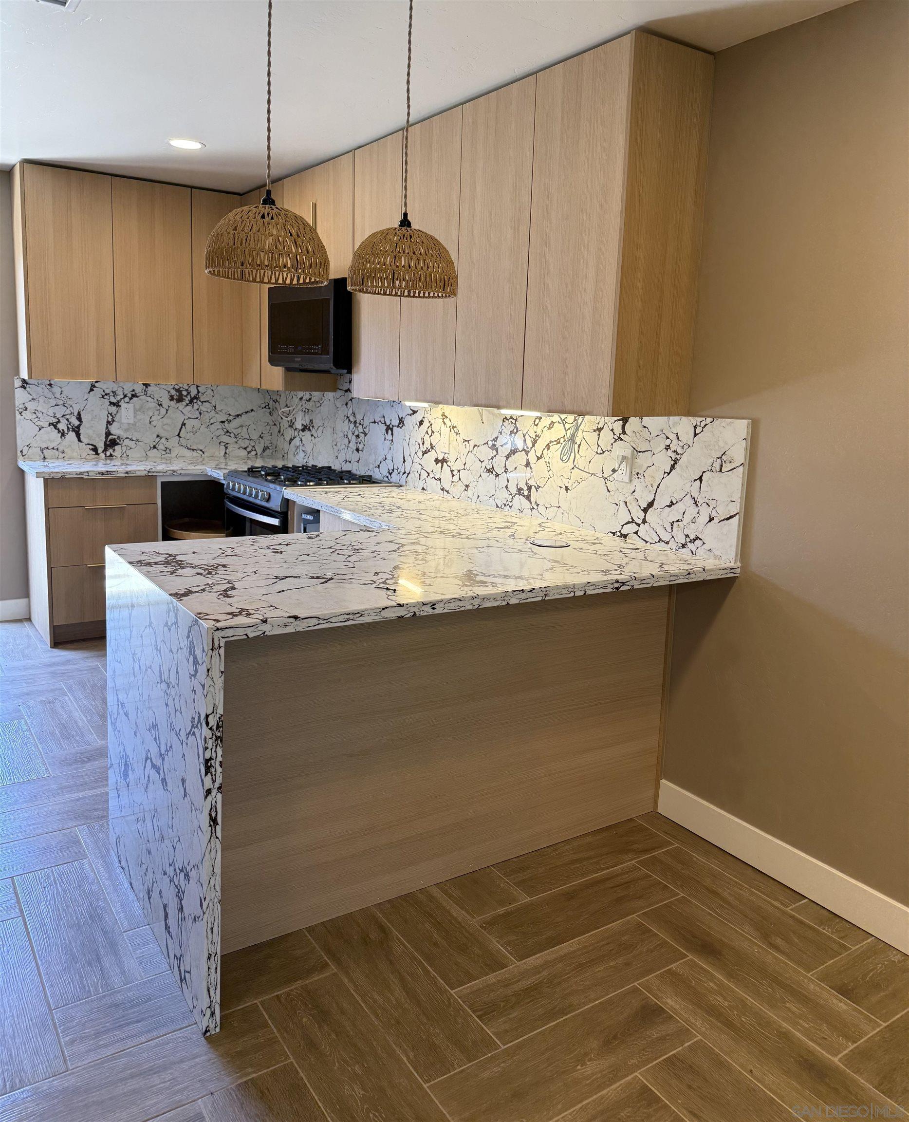 Detail Gallery Image 9 of 36 For 519  Camelot Dr, Oceanside,  CA 92054 - – Beds | – Baths