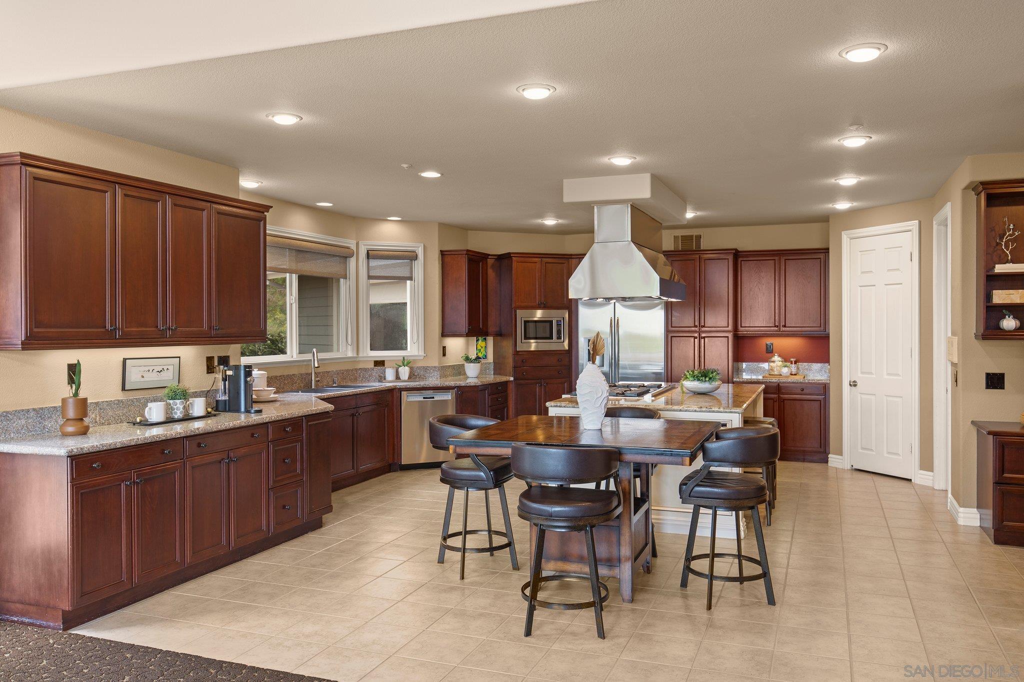 Detail Gallery Image 15 of 68 For 521  Latigo Row, Encinitas,  CA 92024 - 5 Beds | 4/1 Baths