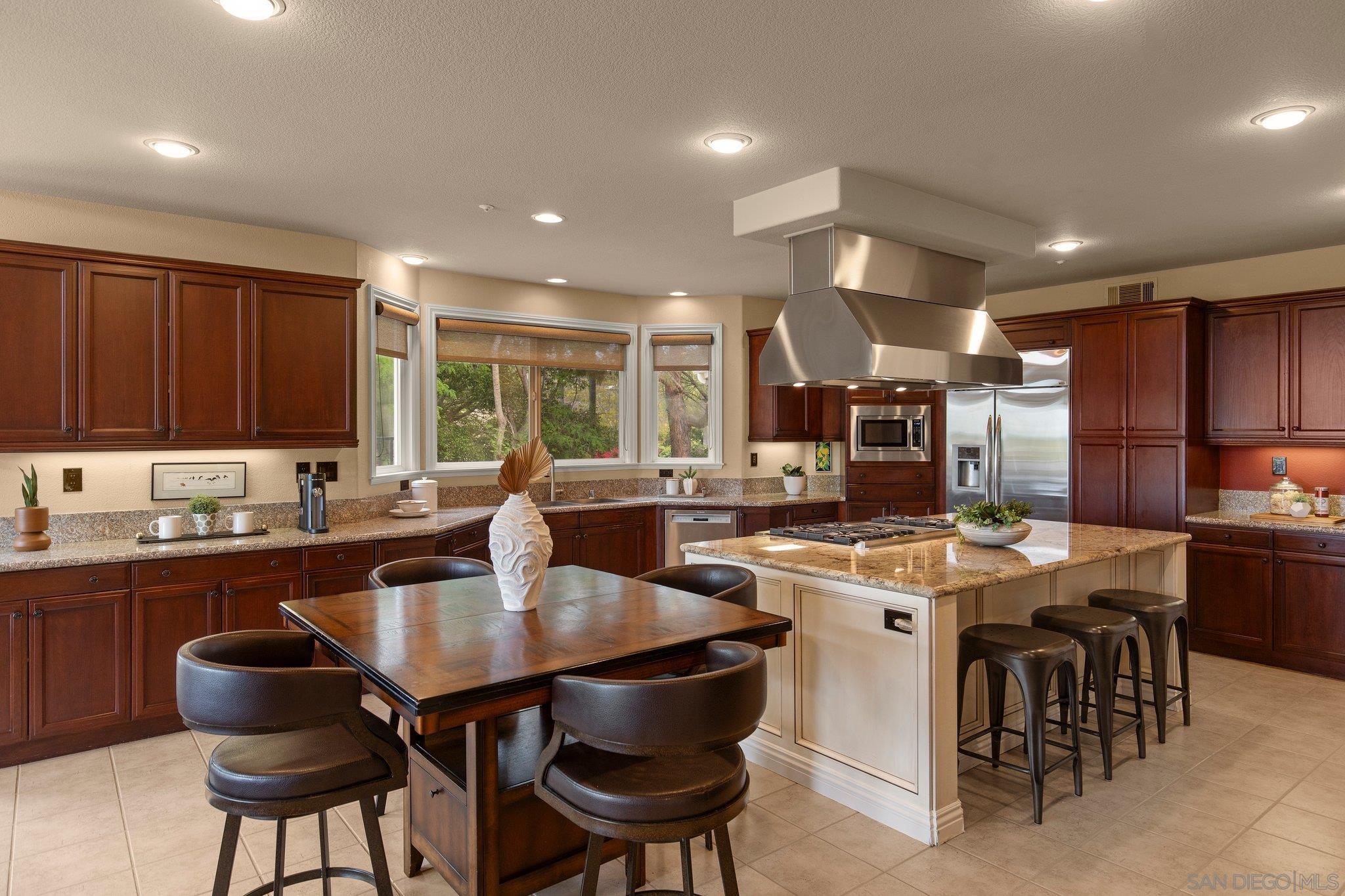 Detail Gallery Image 16 of 68 For 521  Latigo Row, Encinitas,  CA 92024 - 5 Beds | 4/1 Baths