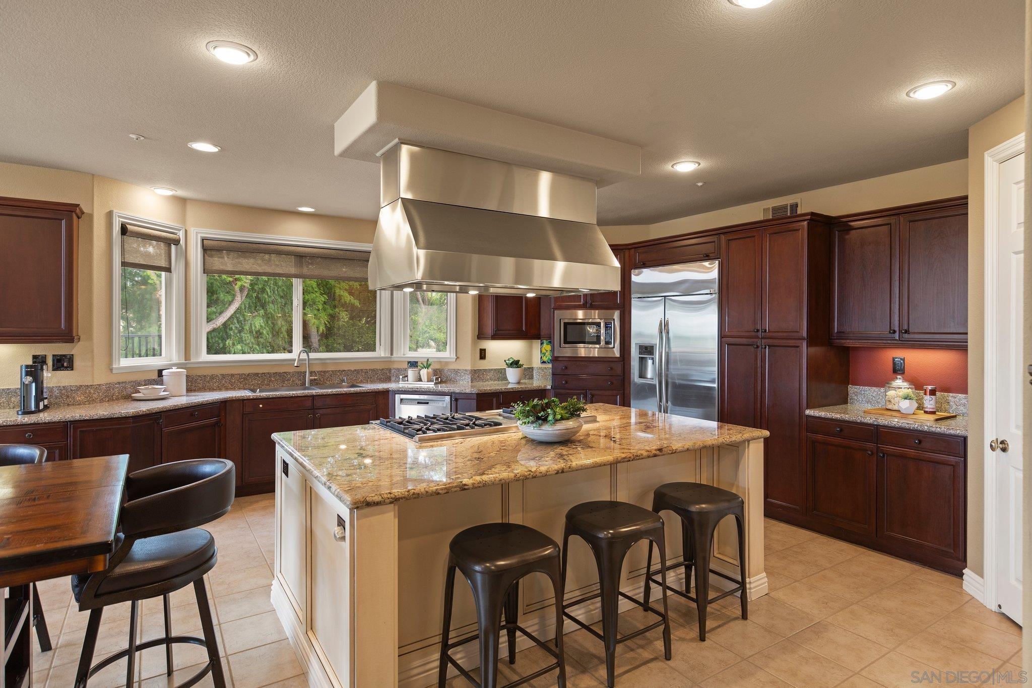 Detail Gallery Image 17 of 68 For 521  Latigo Row, Encinitas,  CA 92024 - 5 Beds | 4/1 Baths