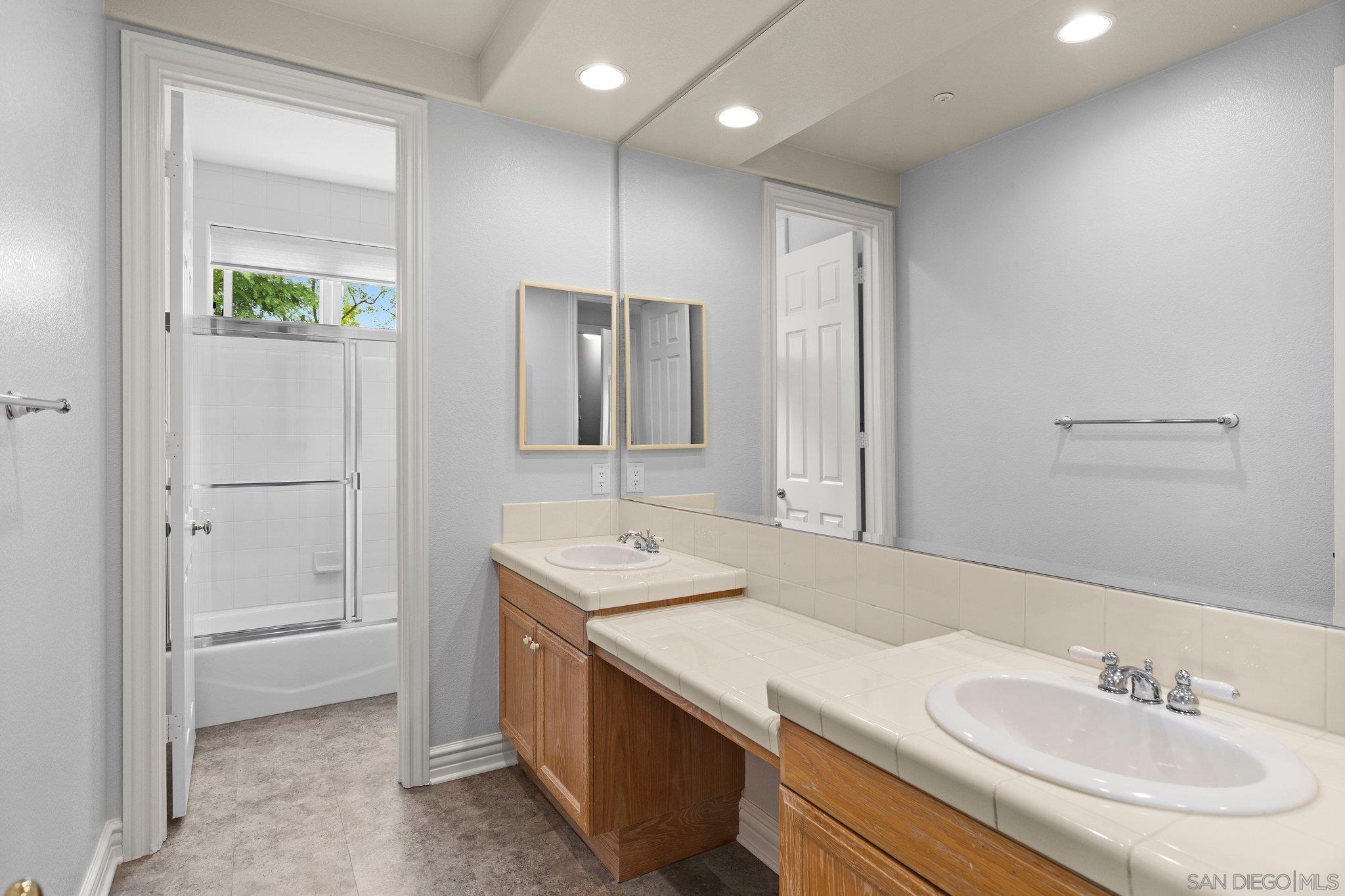 Detail Gallery Image 37 of 68 For 521  Latigo Row, Encinitas,  CA 92024 - 5 Beds | 4/1 Baths