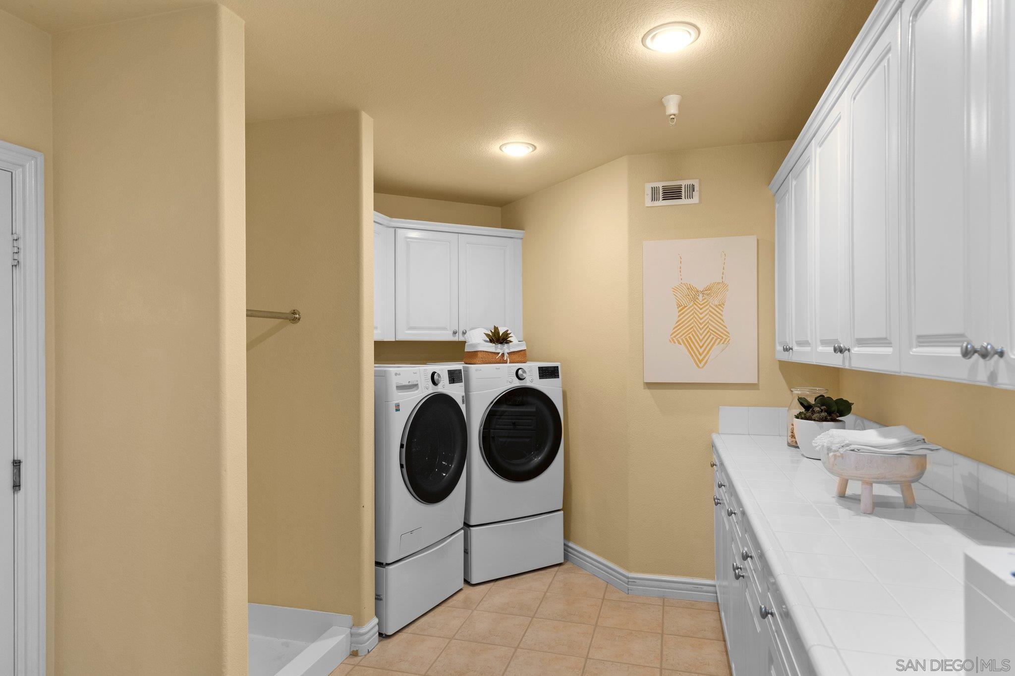 Detail Gallery Image 41 of 68 For 521  Latigo Row, Encinitas,  CA 92024 - 5 Beds | 4/1 Baths