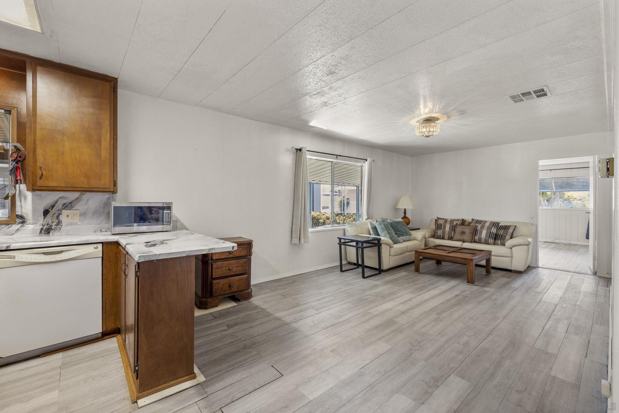 Detail Gallery Image 11 of 29 For 3535  Linda Vista Dr  Spc 29, San Marcos,  CA 92078 - 2 Beds | 2 Baths