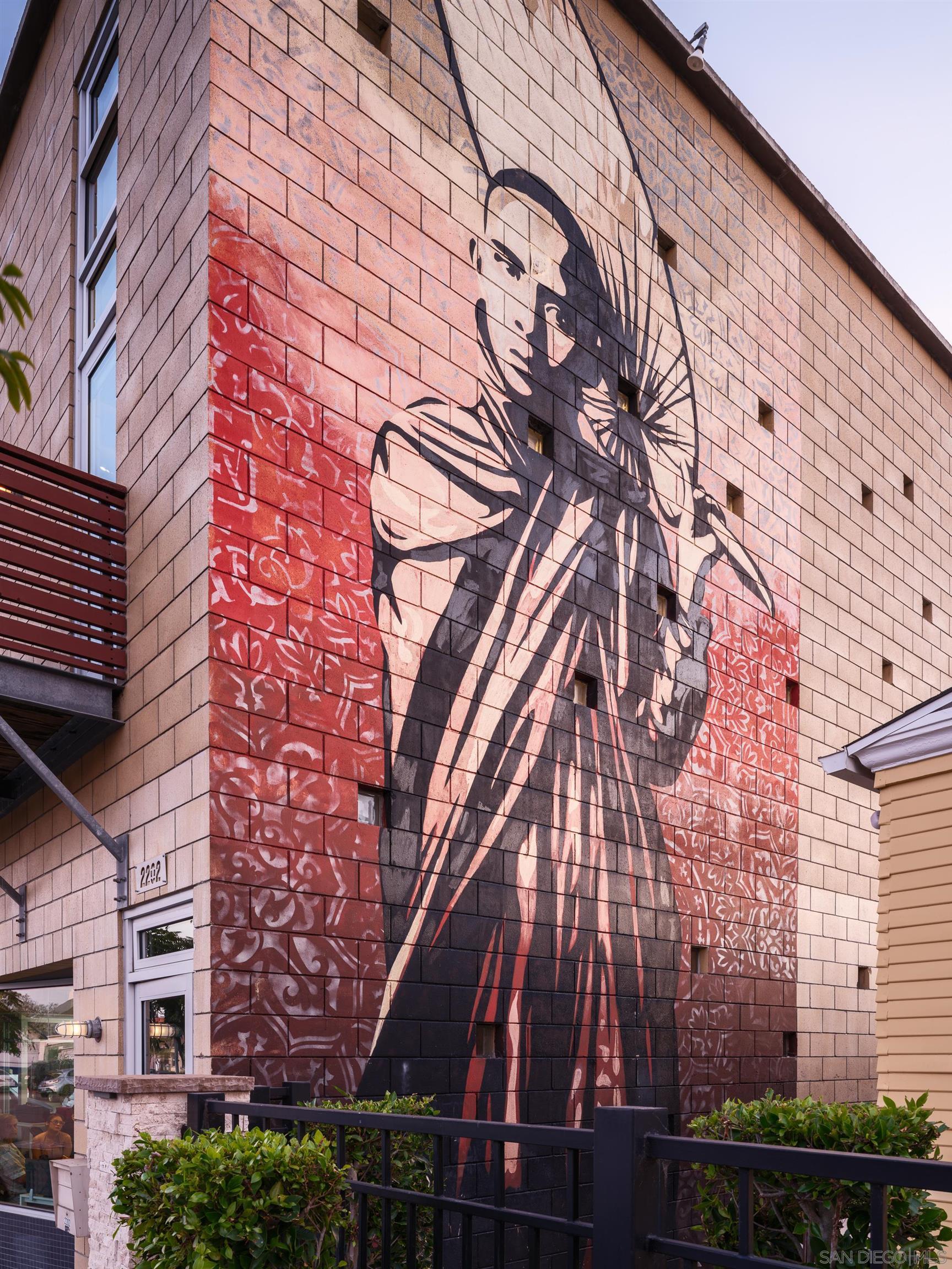 Detail Gallery Image 4 of 46 For 2202  30th St, San Diego,  CA 92104 - – Beds | – Baths