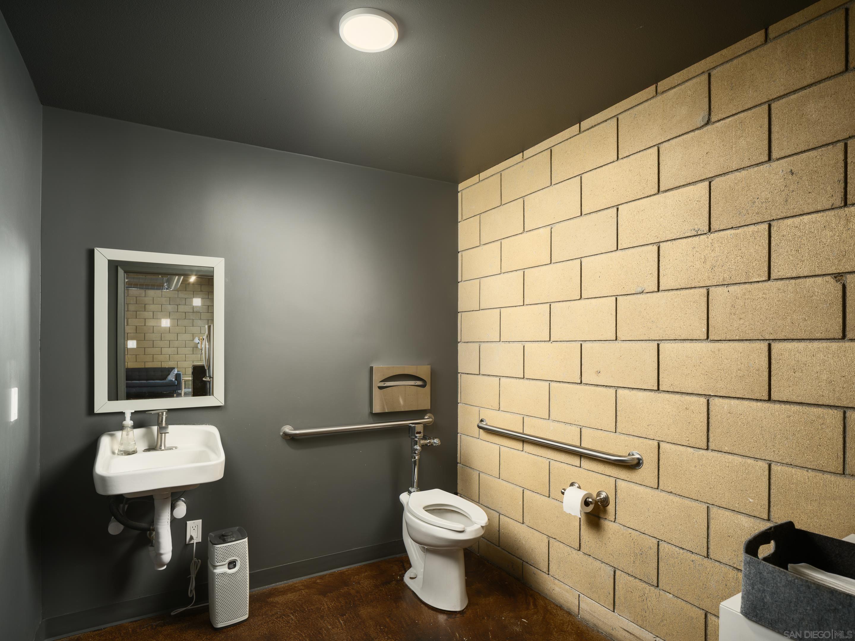 Detail Gallery Image 35 of 46 For 2202  30th St, San Diego,  CA 92104 - – Beds | – Baths