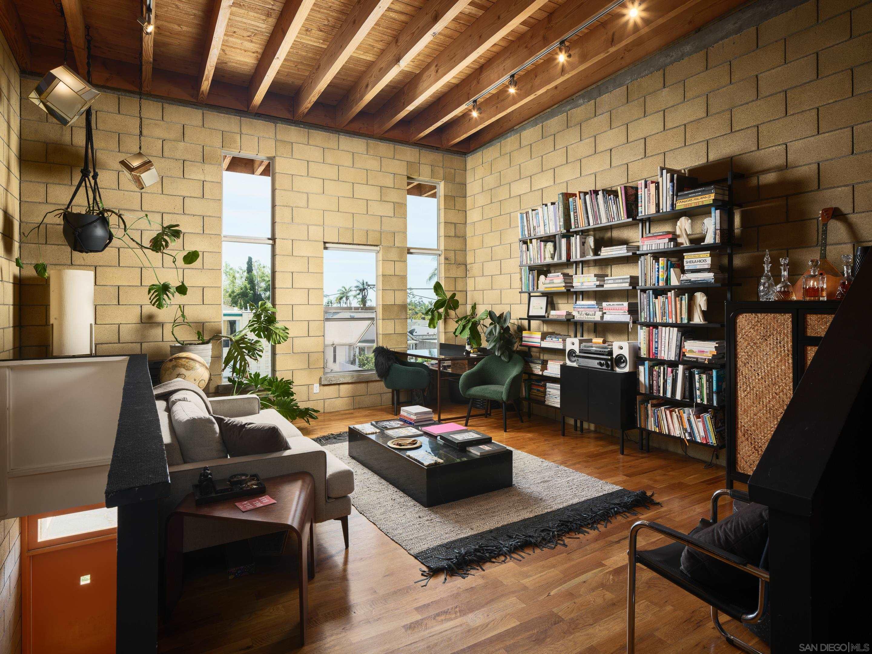 Detail Gallery Image 8 of 46 For 2202  30th St, San Diego,  CA 92104 - – Beds | – Baths