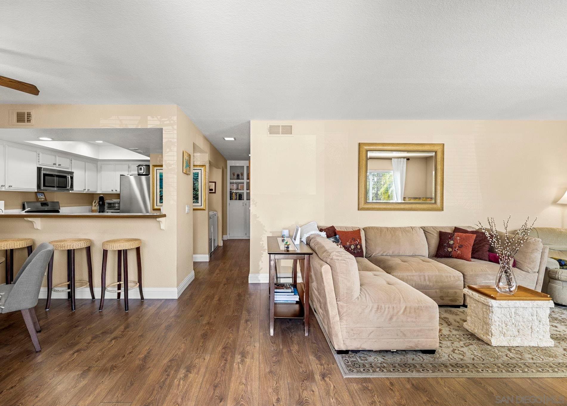 Detail Gallery Image 6 of 33 For 883  Ginger Ave, Carlsbad,  CA 92011 - 2 Beds | 1/1 Baths