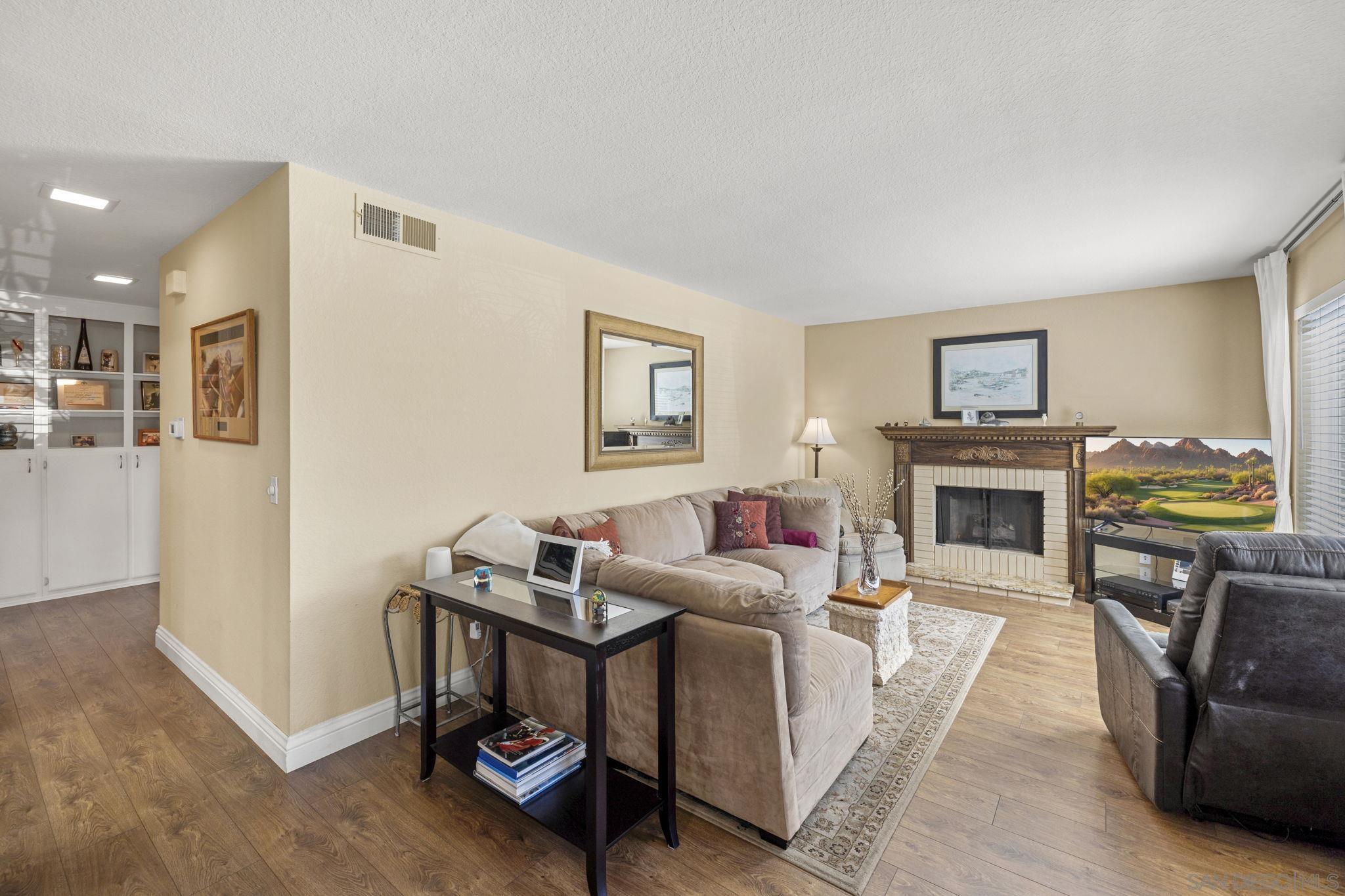 Detail Gallery Image 8 of 33 For 883  Ginger Ave, Carlsbad,  CA 92011 - 2 Beds | 1/1 Baths