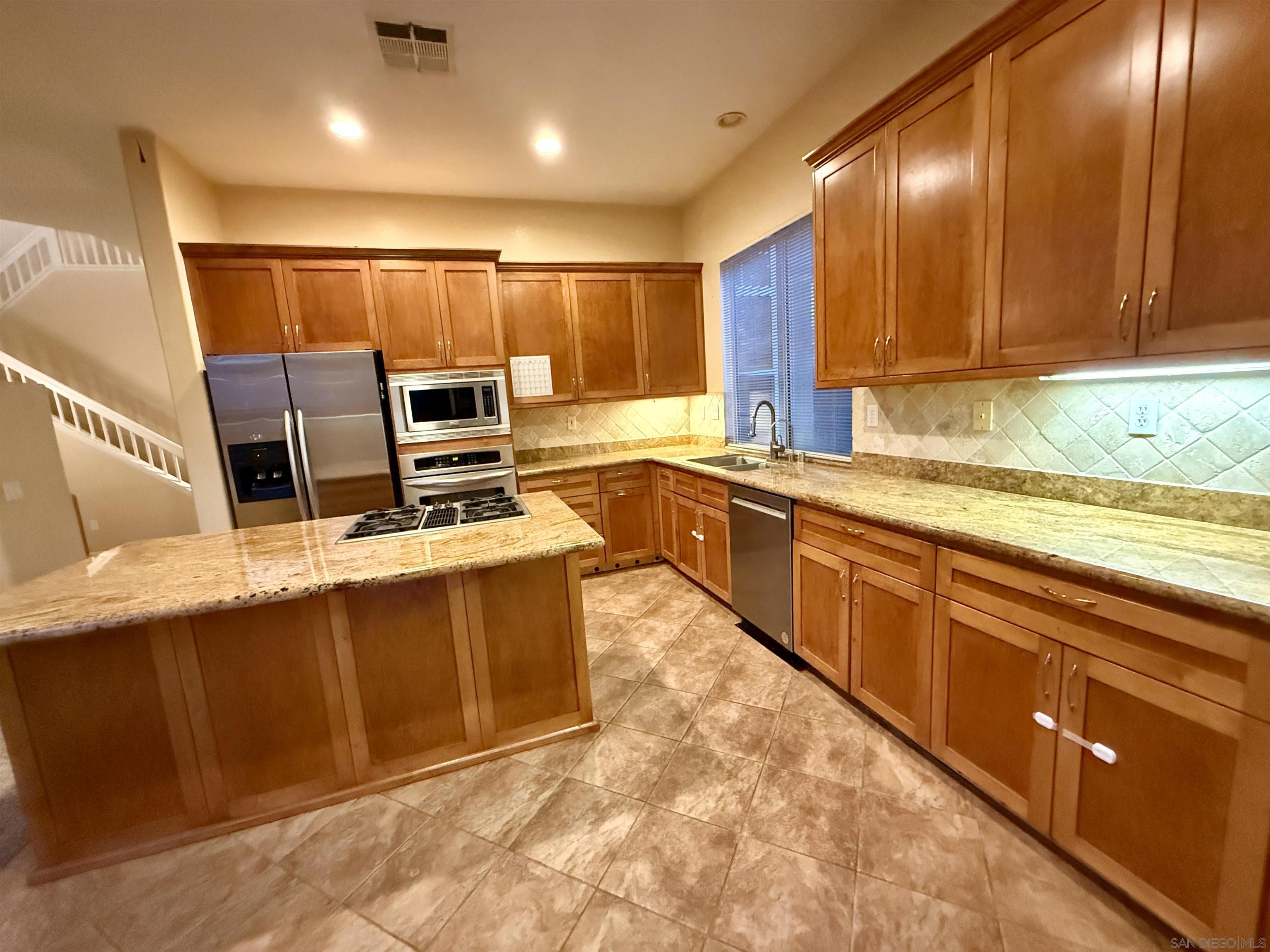 Detail Gallery Image 2 of 53 For 12061  Daymark Ct, San Diego,  CA 92131 - 4 Beds | 2/1 Baths