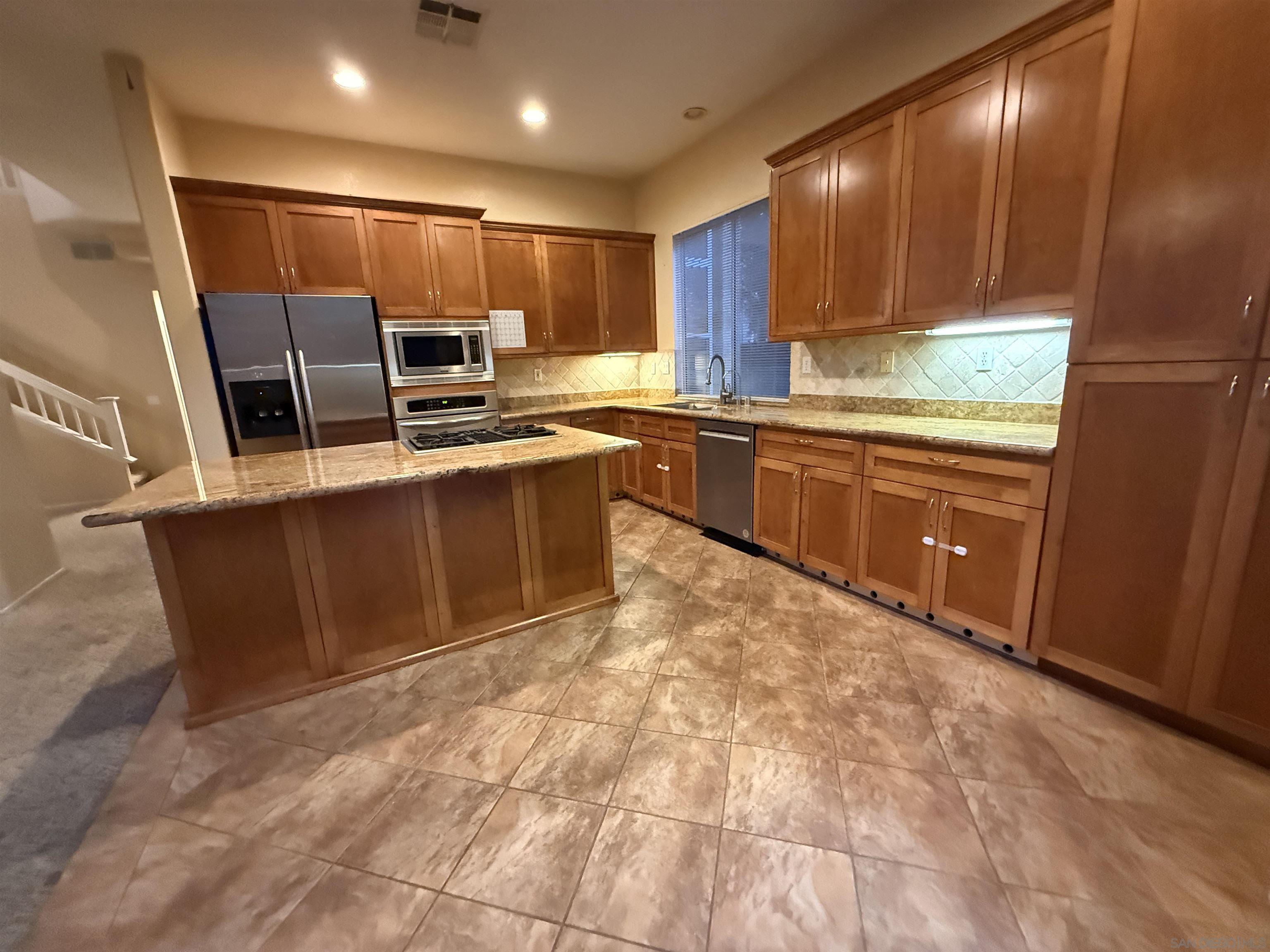 Detail Gallery Image 3 of 53 For 12061  Daymark Ct, San Diego,  CA 92131 - 4 Beds | 2/1 Baths