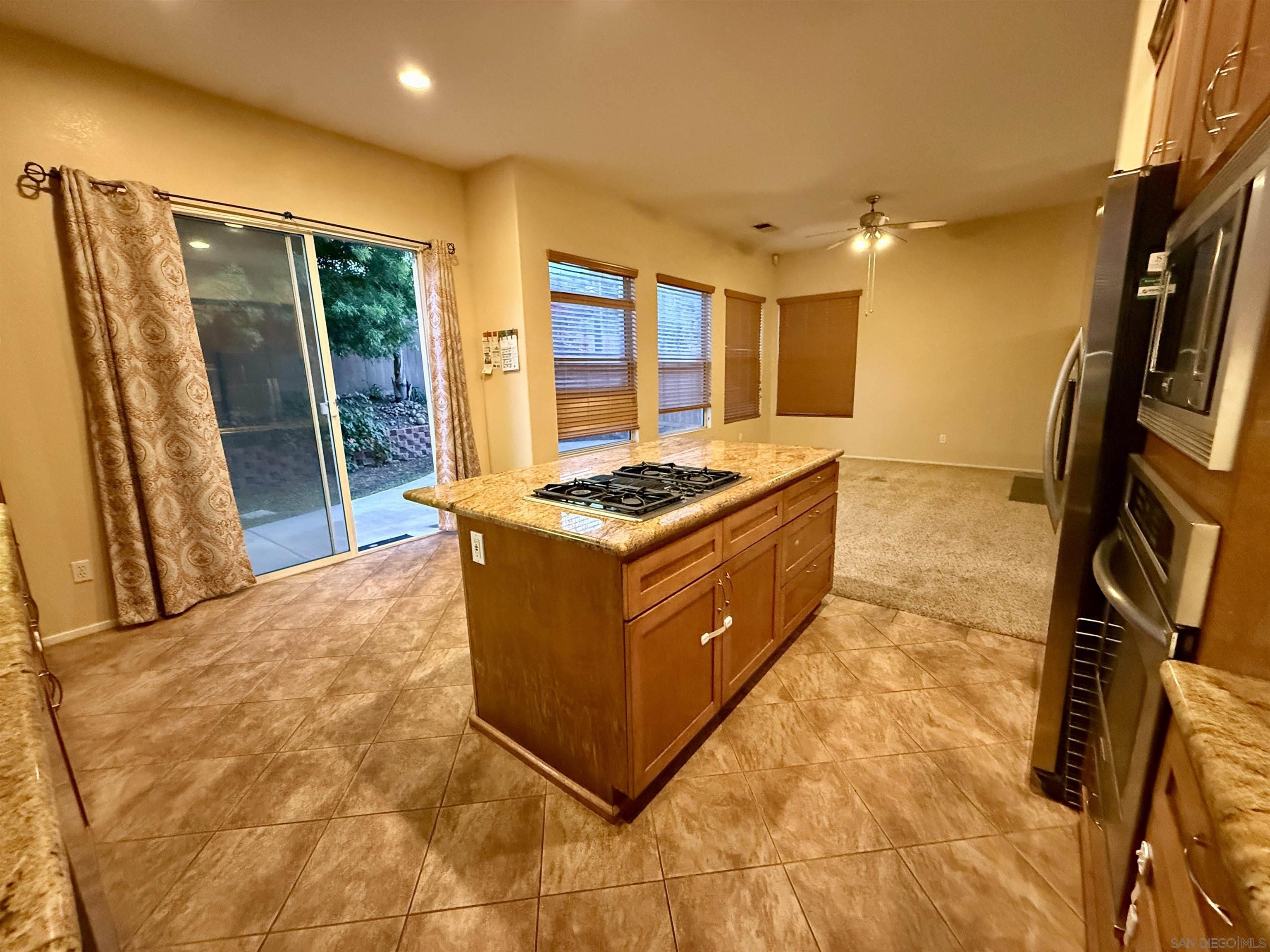 Detail Gallery Image 8 of 53 For 12061  Daymark Ct, San Diego,  CA 92131 - 4 Beds | 2/1 Baths