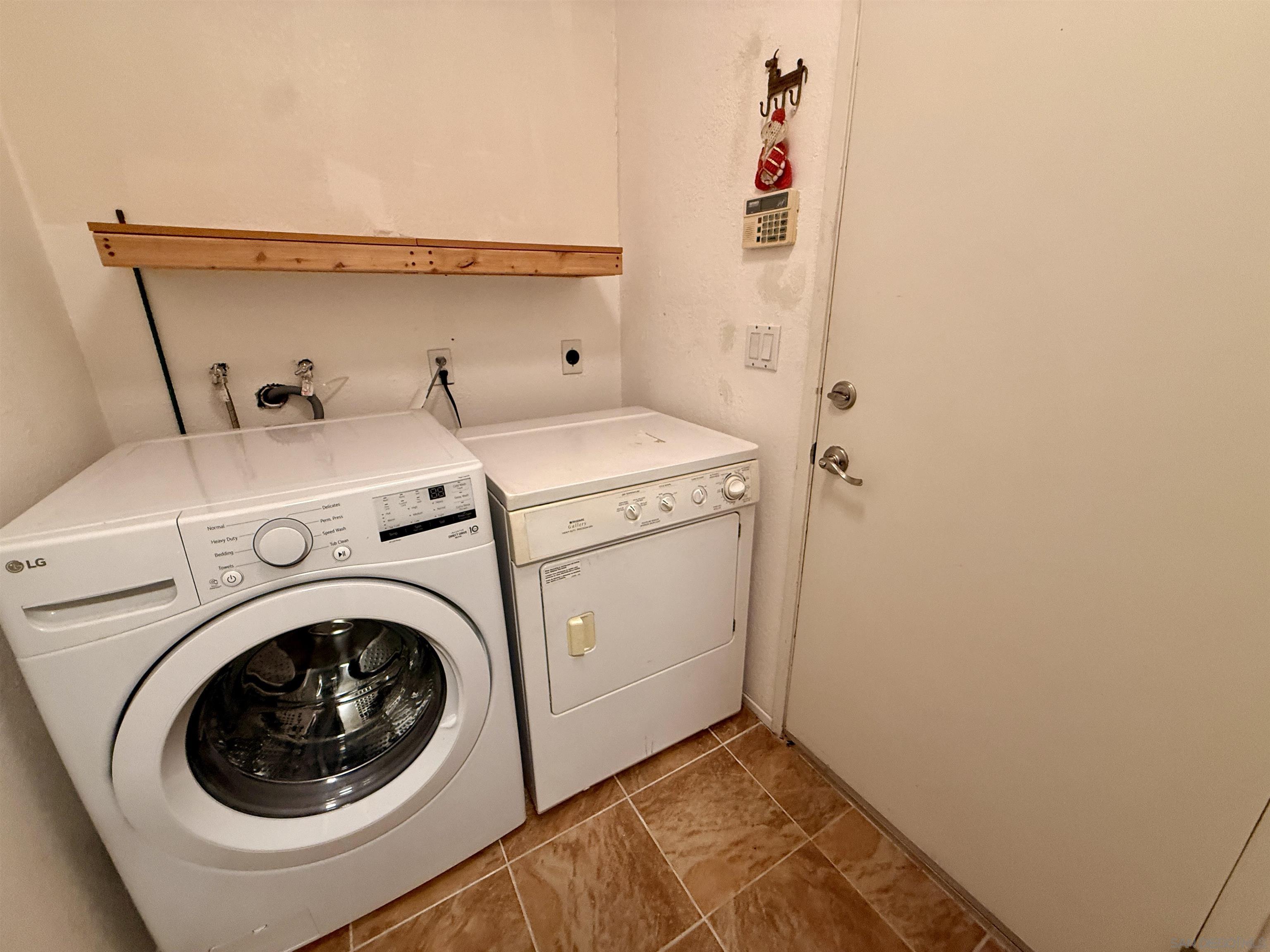 Detail Gallery Image 10 of 53 For 12061  Daymark Ct, San Diego,  CA 92131 - 4 Beds | 2/1 Baths