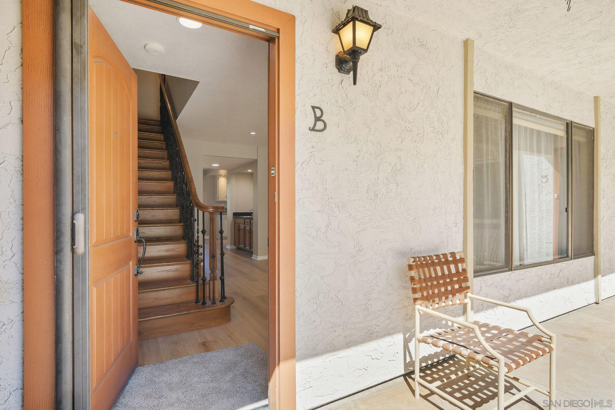 Detail Gallery Image 2 of 36 For 835  E Ave  #B,  Coronado,  CA 92118 - 3 Beds | 2/1 Baths
