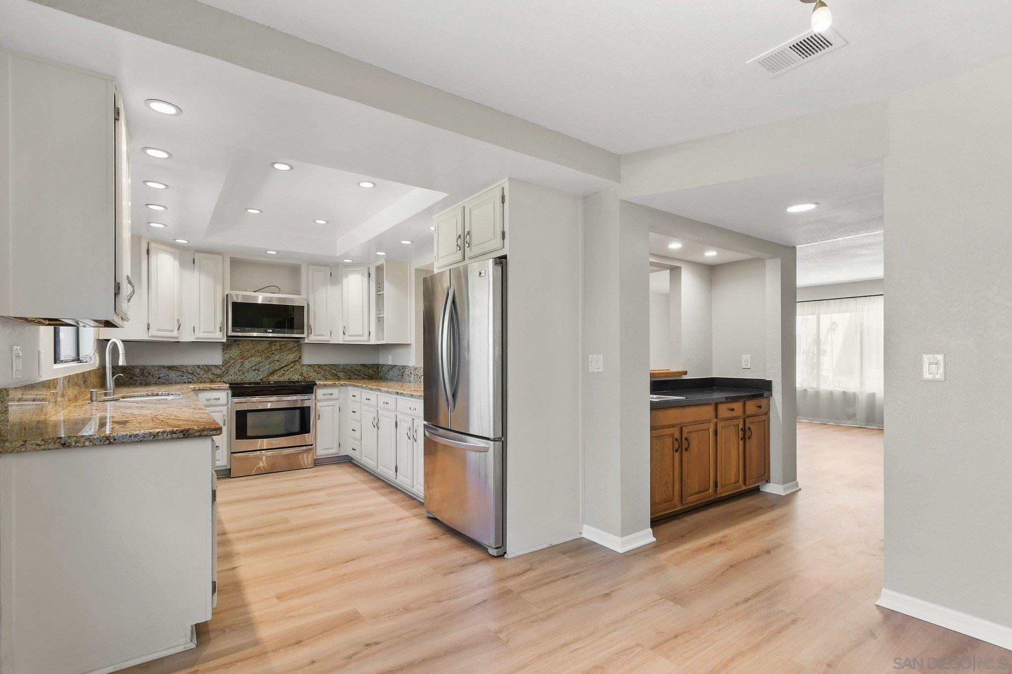 Detail Gallery Image 12 of 36 For 835  E Ave  #B,  Coronado,  CA 92118 - 3 Beds | 2/1 Baths