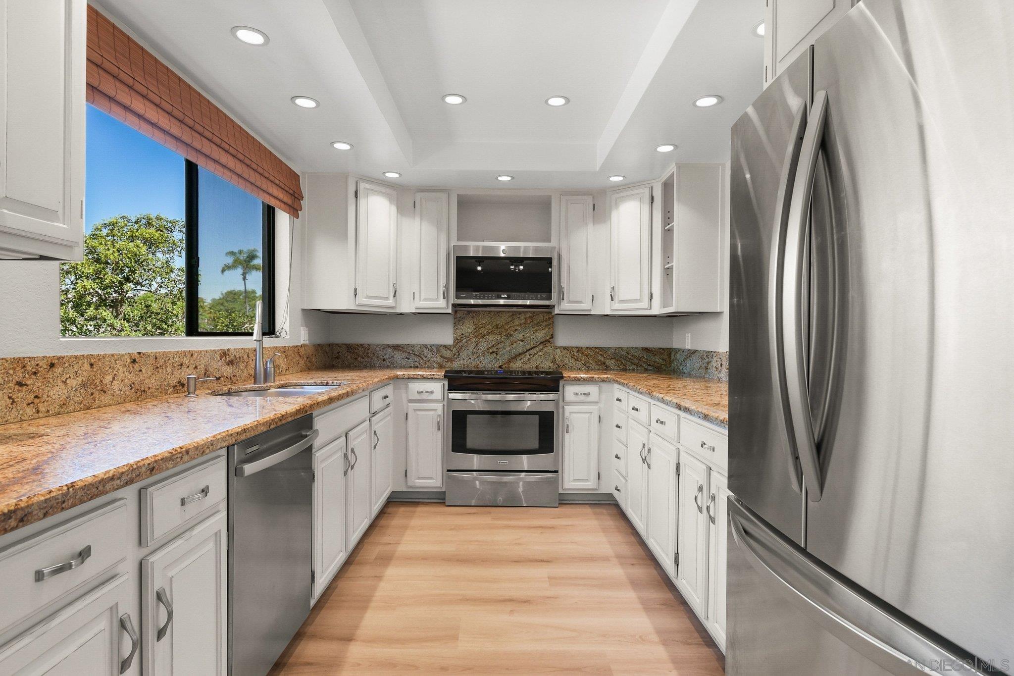 Detail Gallery Image 13 of 36 For 835  E Ave  #B,  Coronado,  CA 92118 - 3 Beds | 2/1 Baths