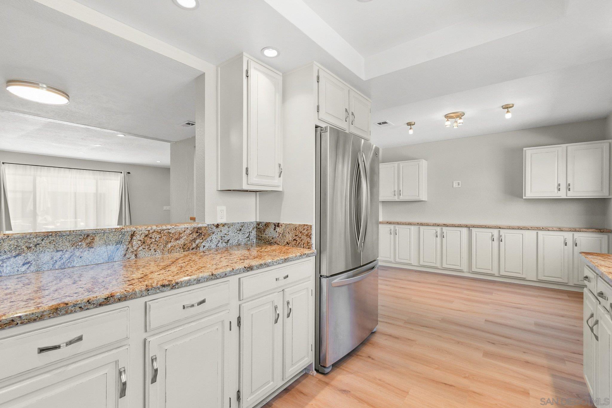 Detail Gallery Image 15 of 36 For 835  E Ave  #B,  Coronado,  CA 92118 - 3 Beds | 2/1 Baths