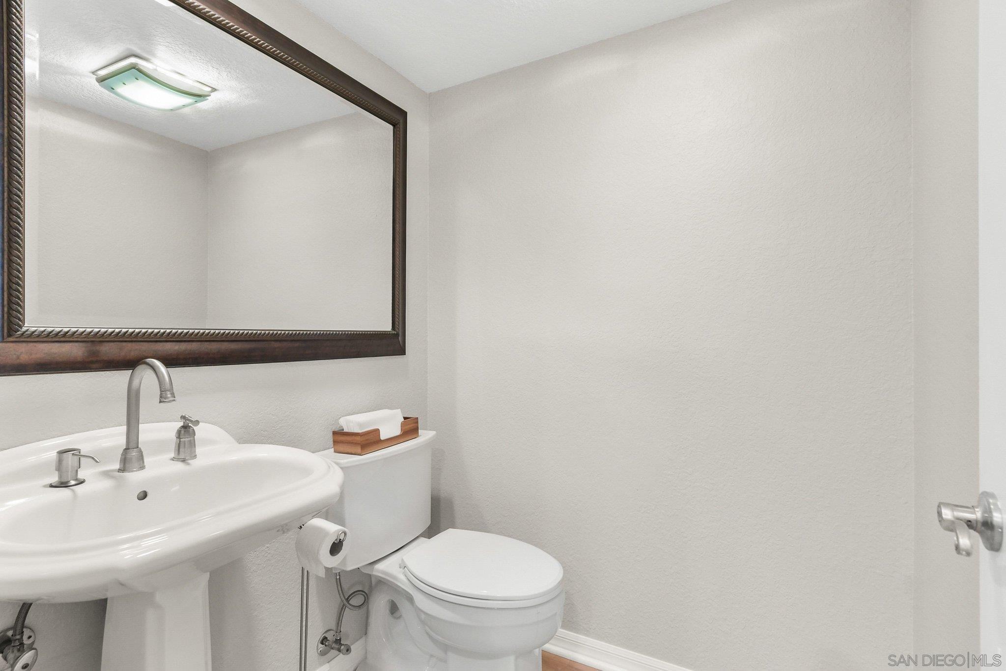 Detail Gallery Image 16 of 36 For 835  E Ave  #B,  Coronado,  CA 92118 - 3 Beds | 2/1 Baths